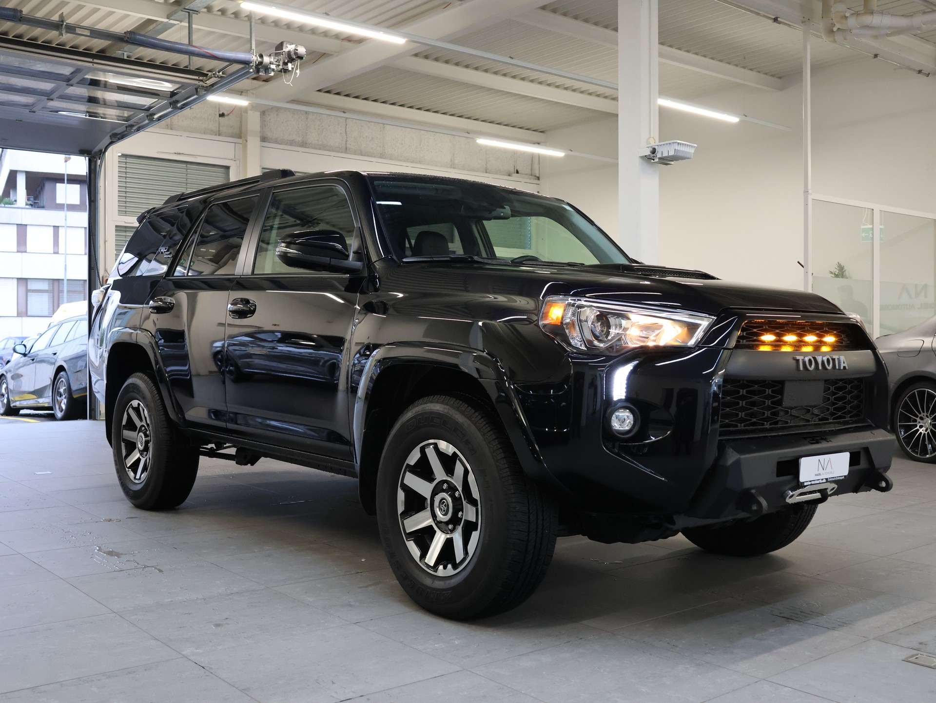 TOYOTA 4-Runner TRD Offroad Premium-showroom-element-1