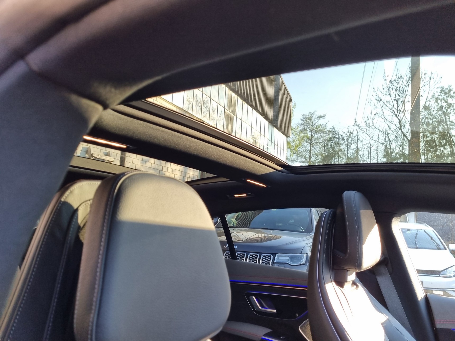 MERCEDES-BENZ EQS 450+ AMG Line-image-13