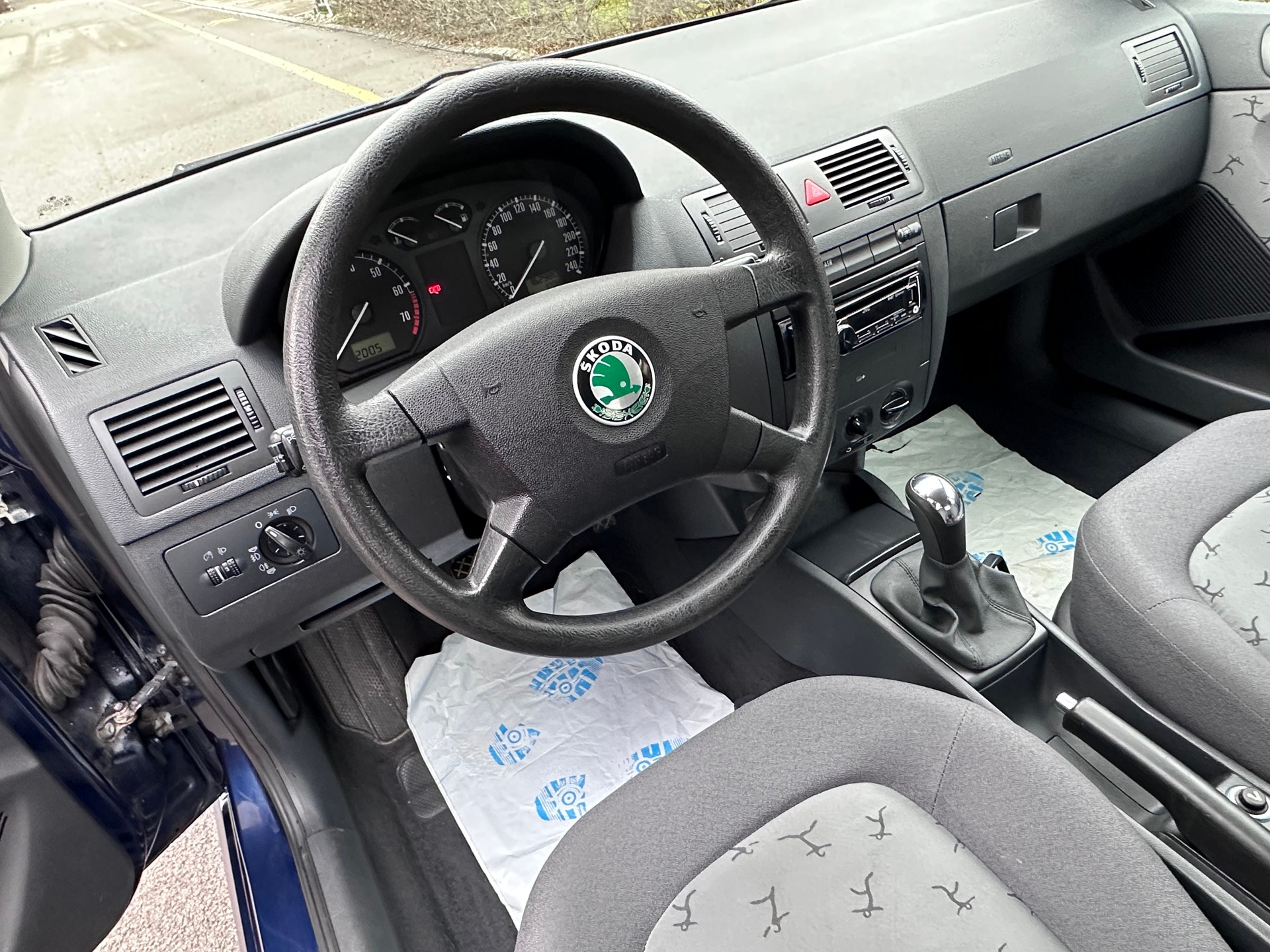 SKODA Fabia 2.0 Elegance-image-10