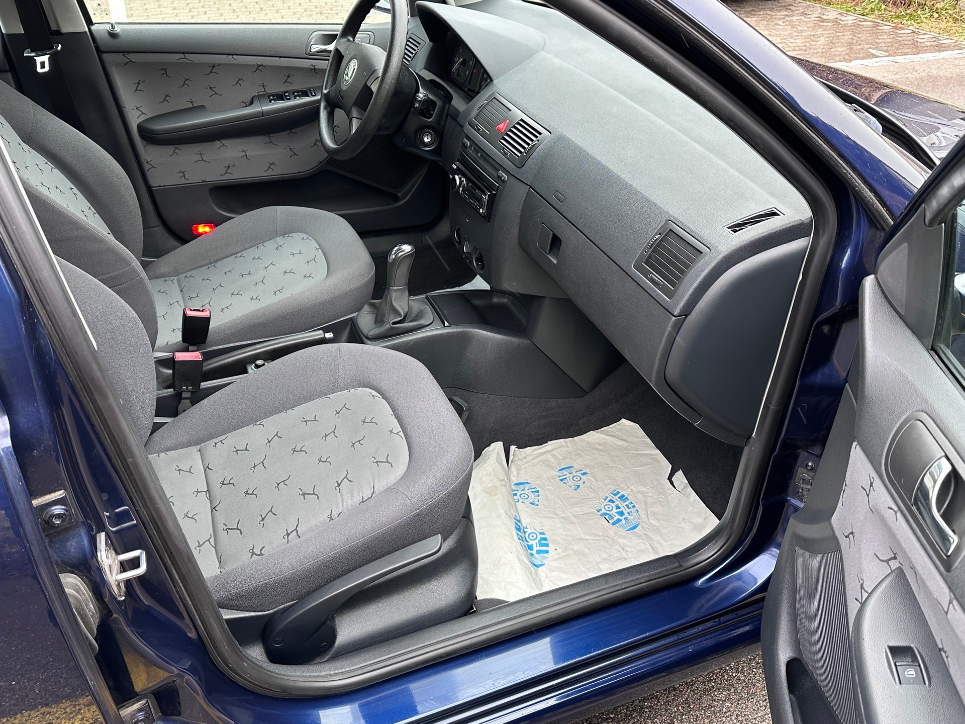 SKODA Fabia 2.0 Elegance-image-7