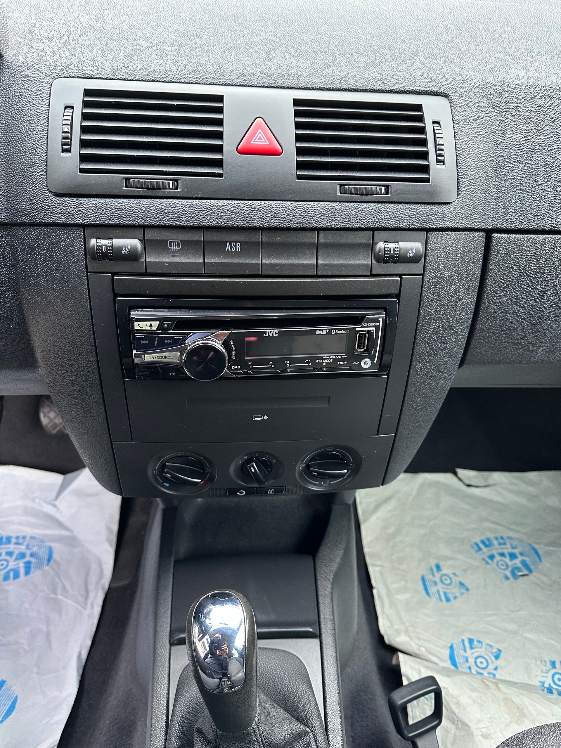 SKODA Fabia 2.0 Elegance-image-13