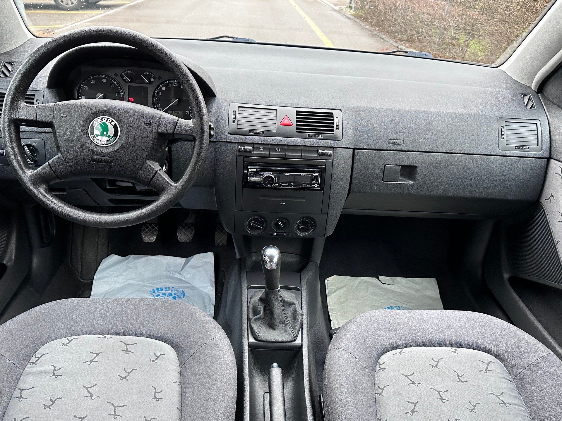 SKODA Fabia 2.0 Elegance-image-11