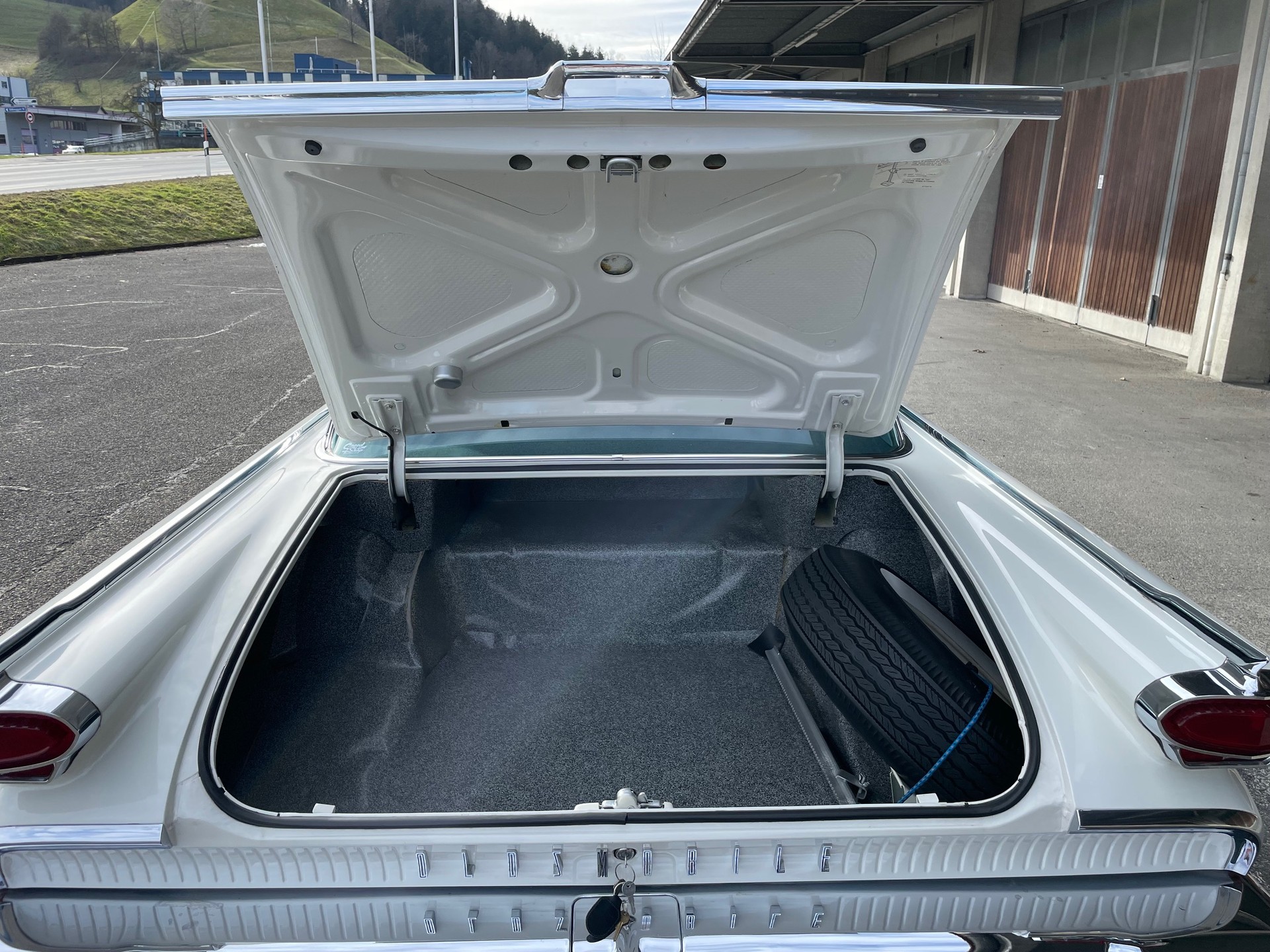 OLDSMOBILE Super 88-image-10