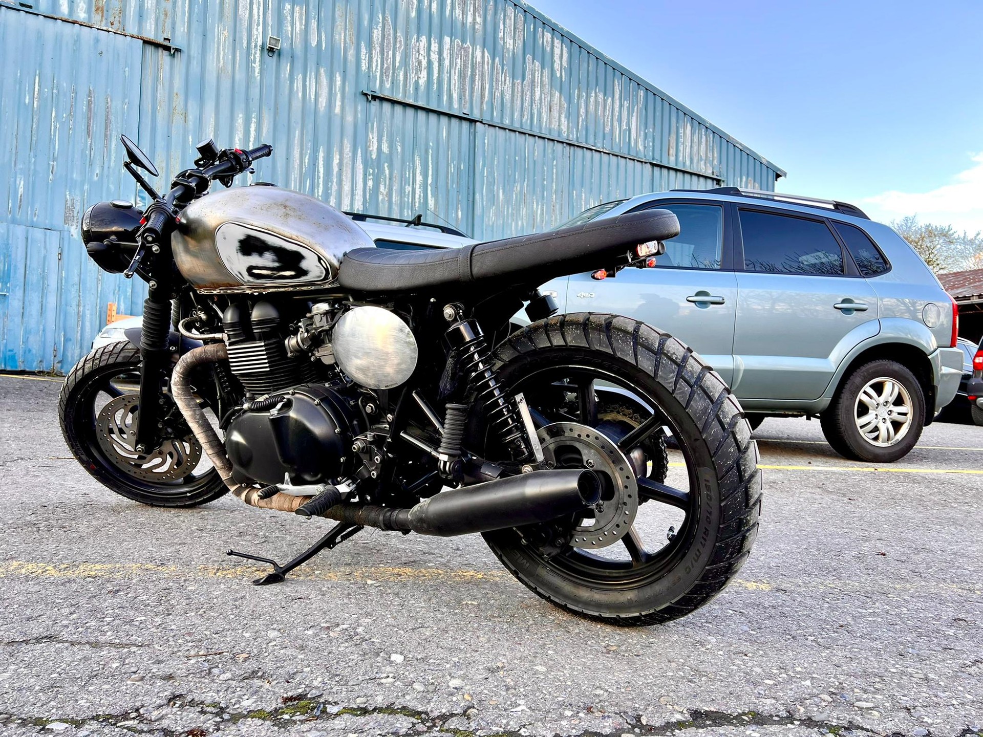 TRIUMPH Bonneville 900 i Black-image-1