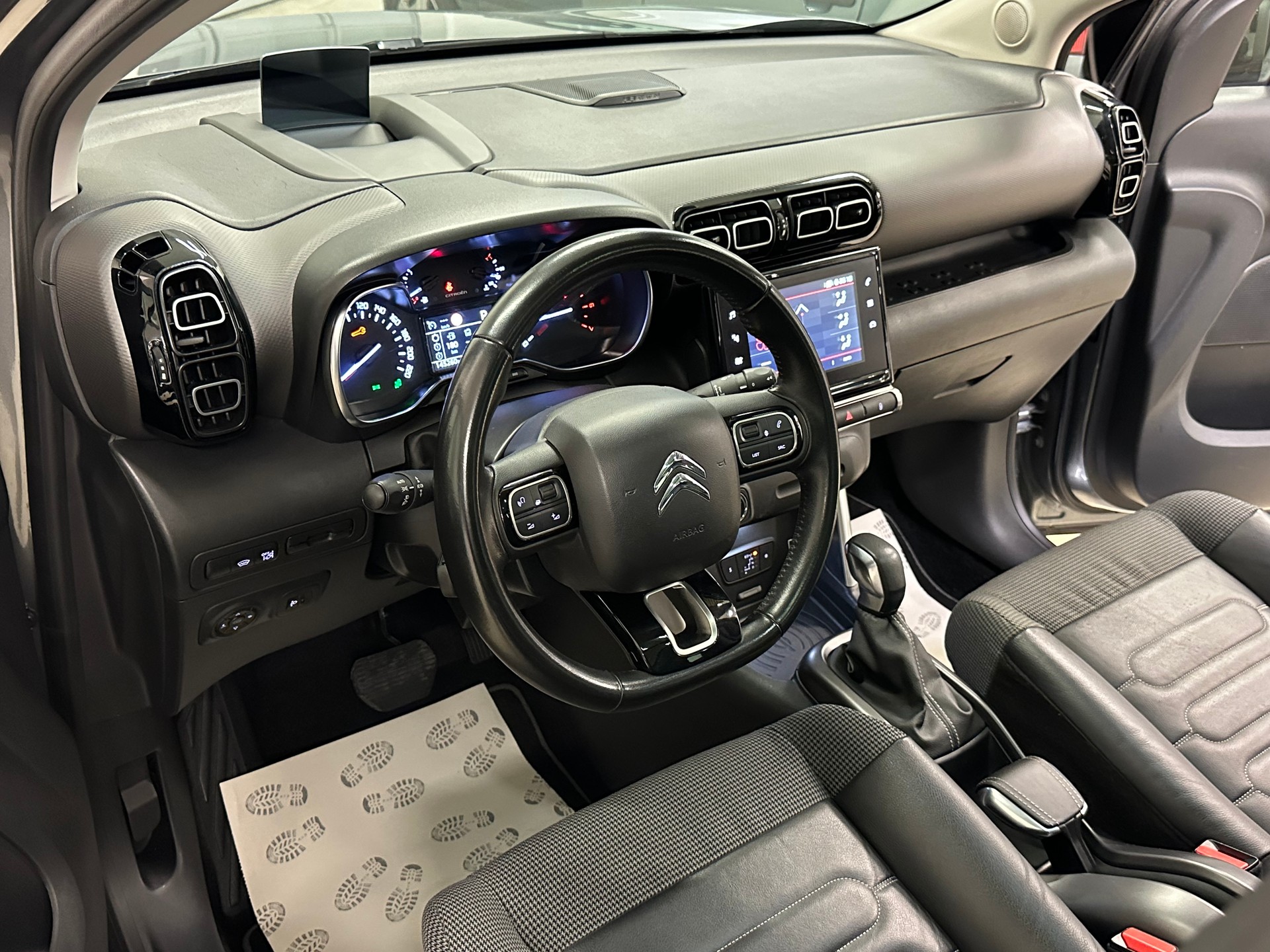 CITROEN C3 Aircross 1.2i PureTech Shine EAT-image-11