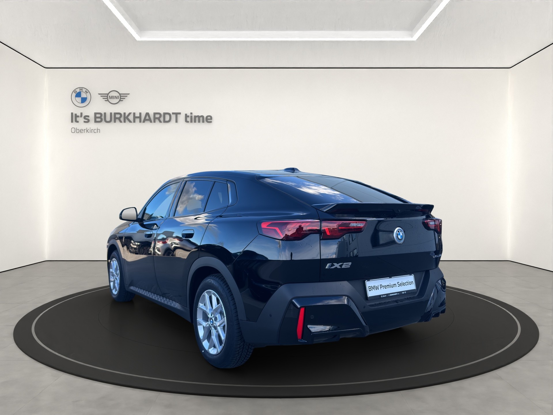 BMW iX2 xDrive 30-showroom-element-2