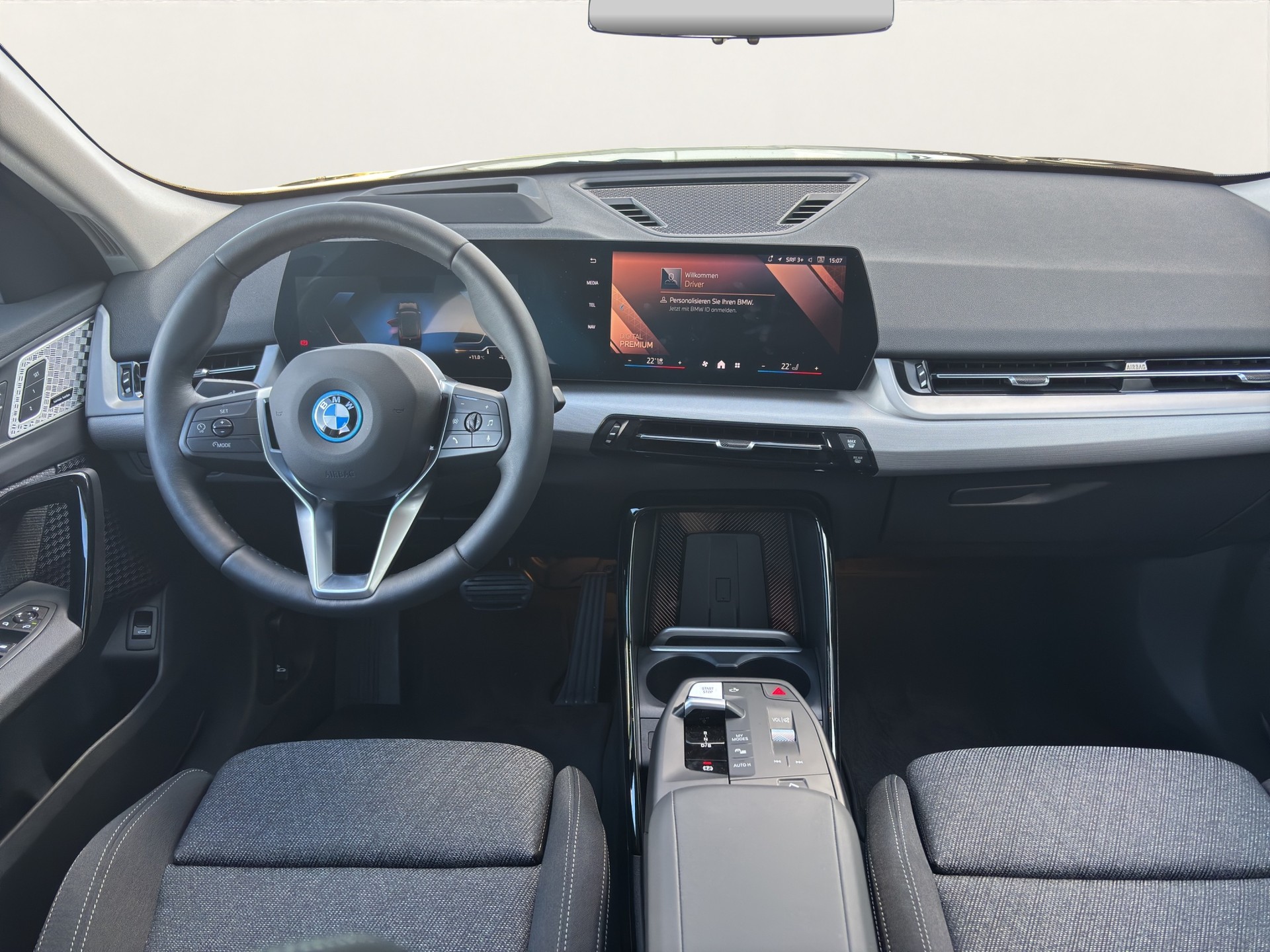 BMW iX2 xDrive 30-image-12