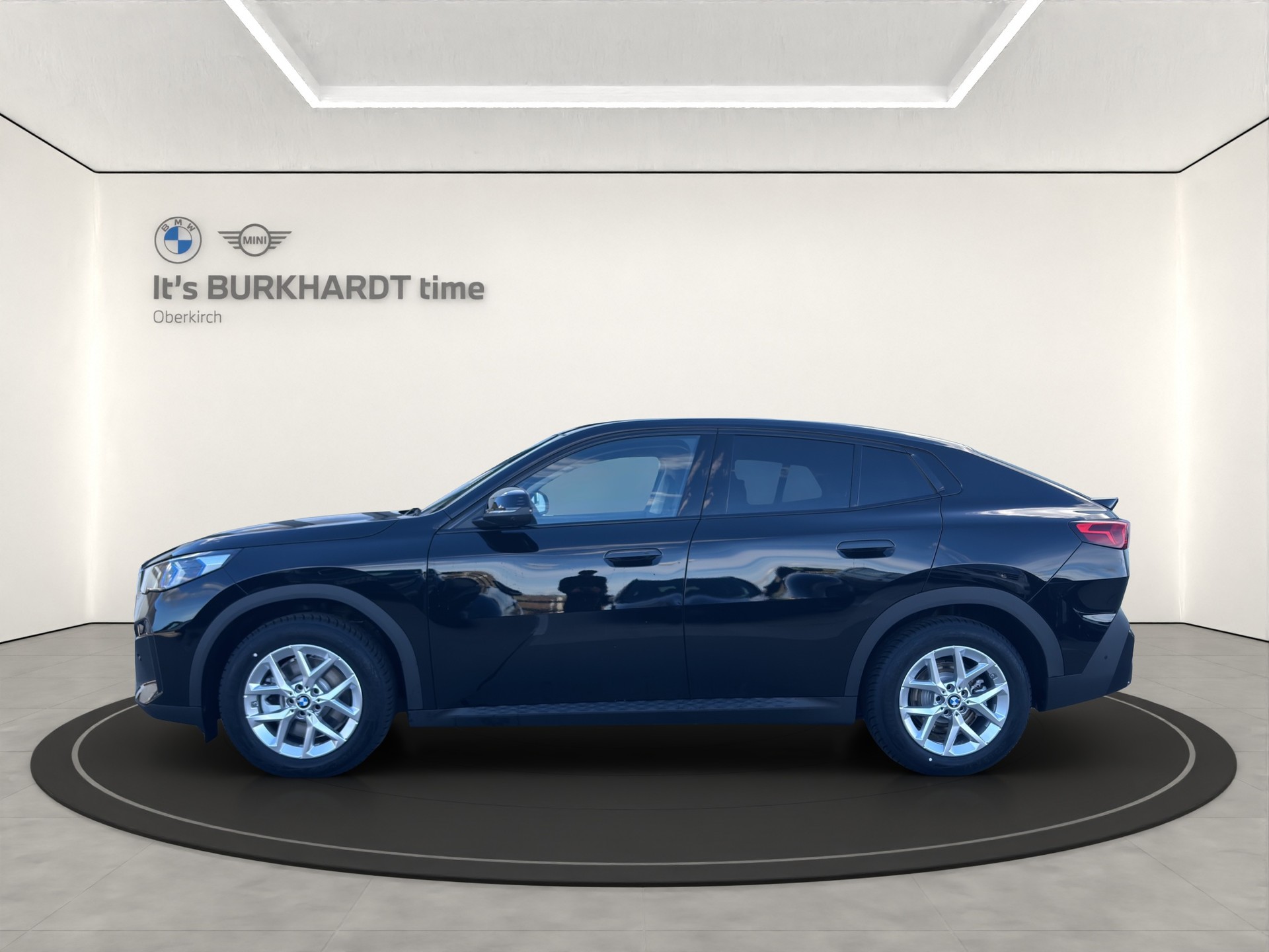 BMW iX2 xDrive 30-showroom-element-1