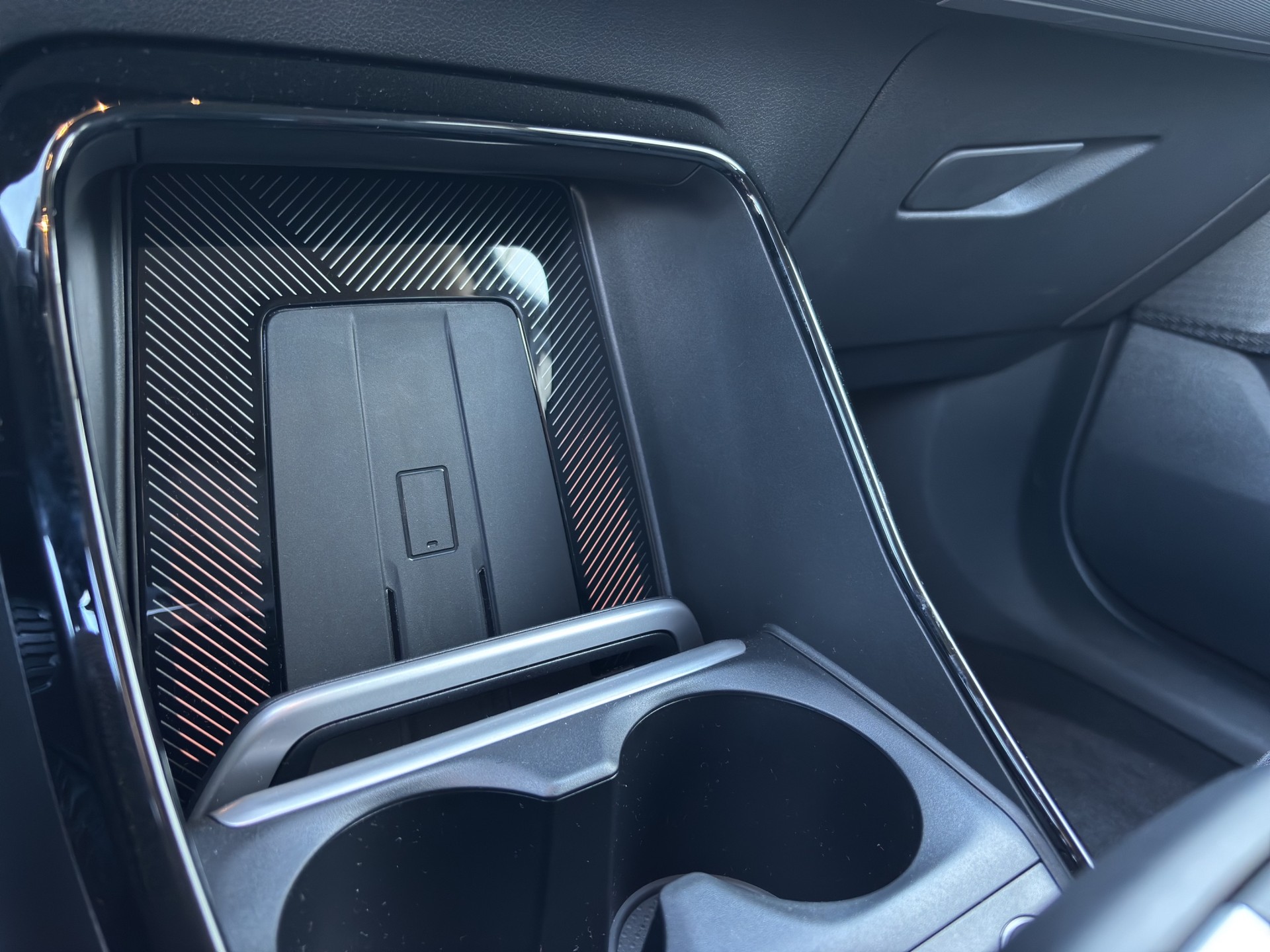 BMW iX2 xDrive 30-image-16