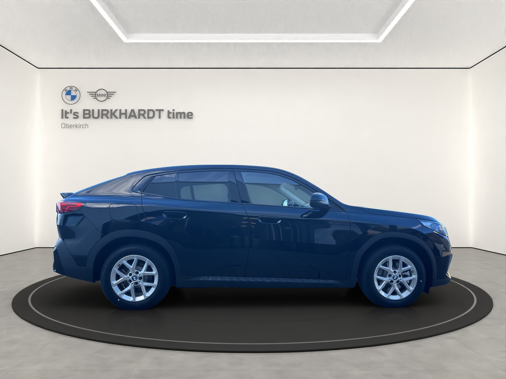 BMW iX2 xDrive 30-image-5