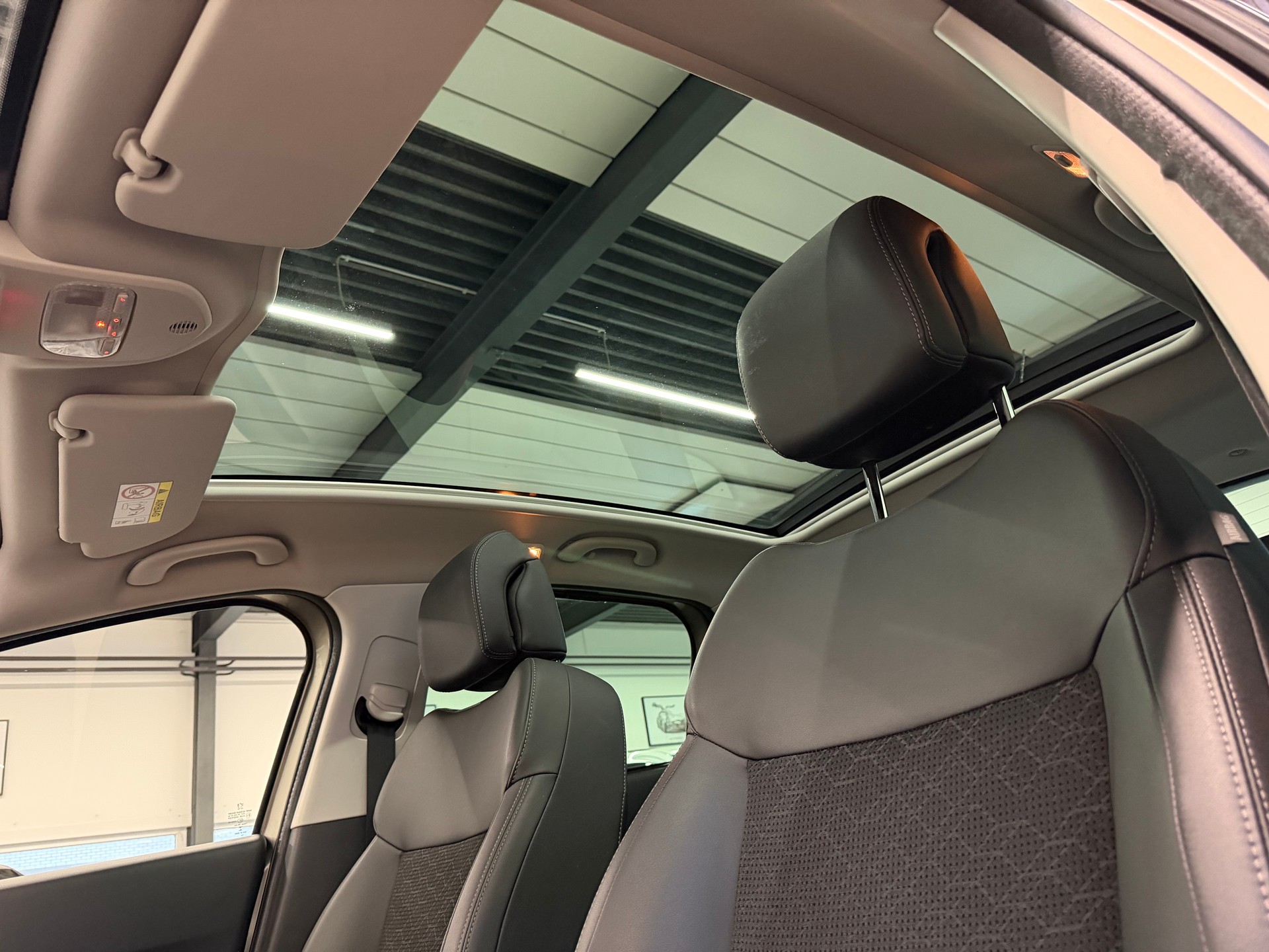 PEUGEOT 3008 1.6 Blue HDI Allure Tiptronic-image-17