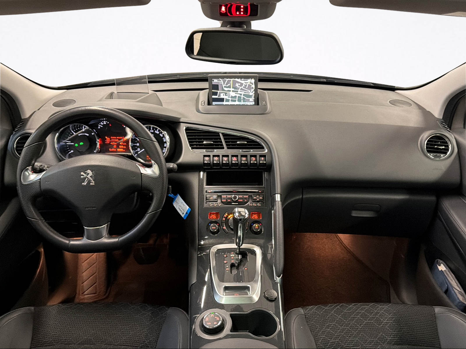 PEUGEOT 3008 1.6 Blue HDI Allure Tiptronic-image-8