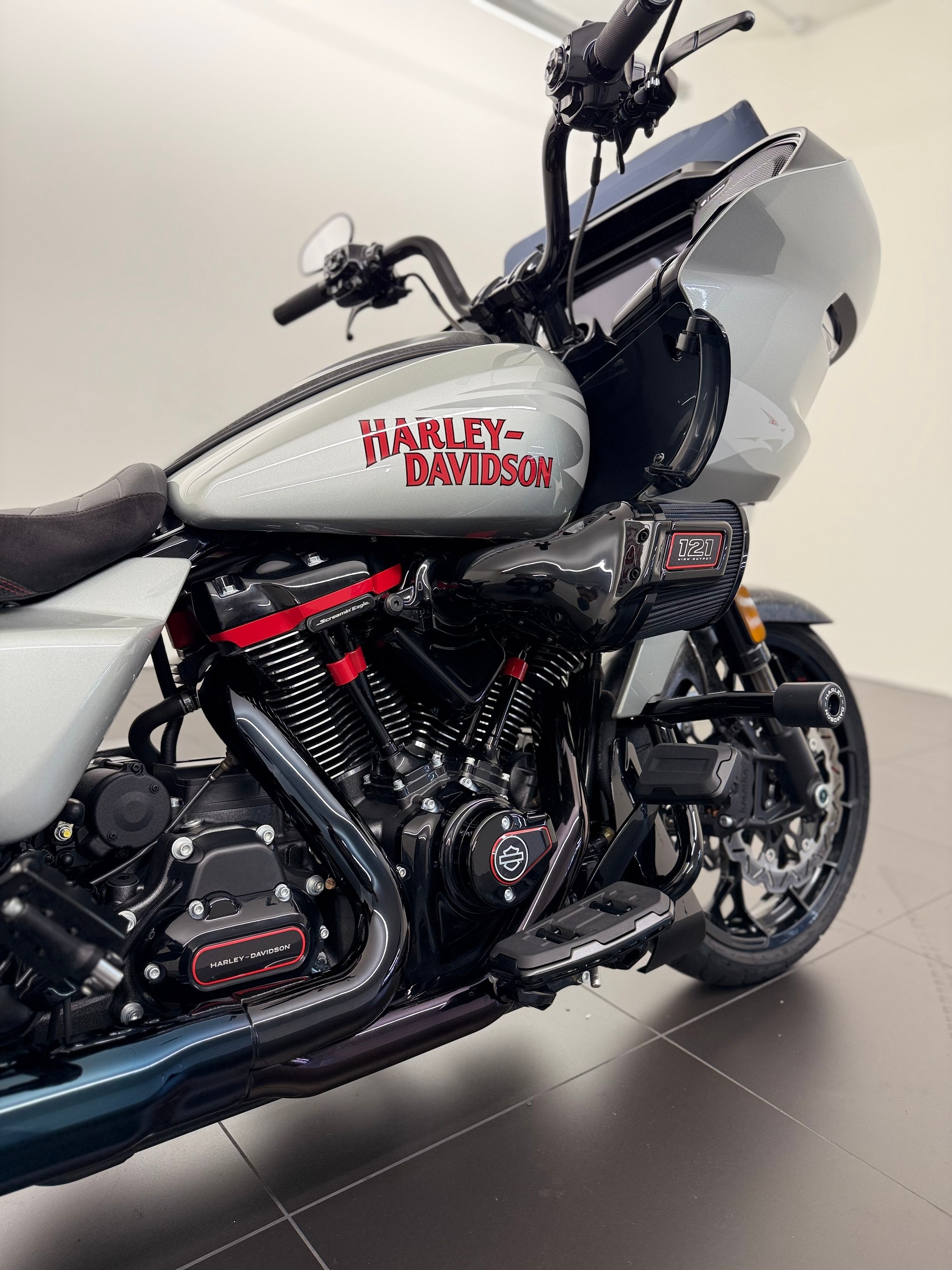 HARLEY-DAVIDSON Road Glide CVO ST 121-image-4