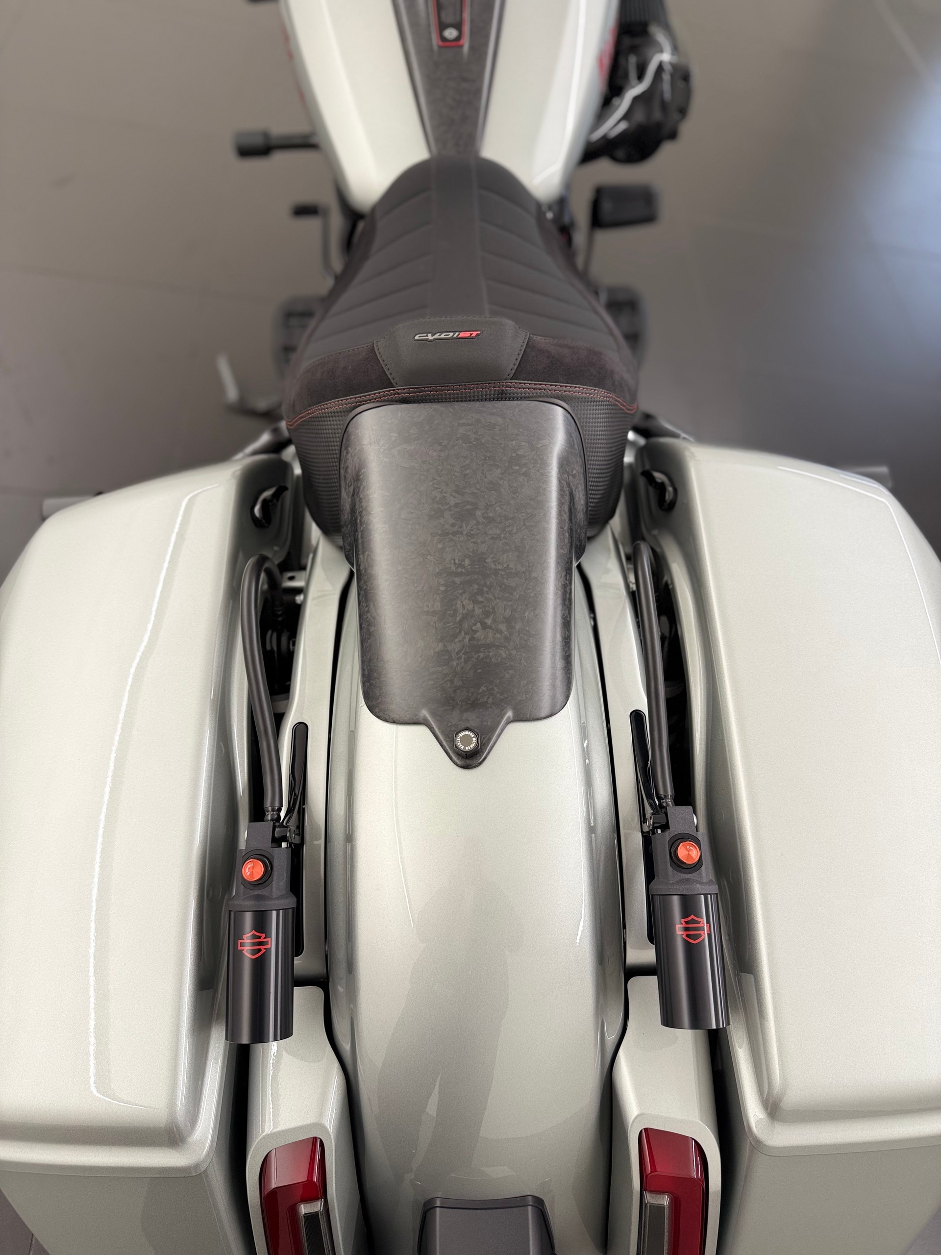 HARLEY-DAVIDSON Road Glide CVO ST 121-image-6