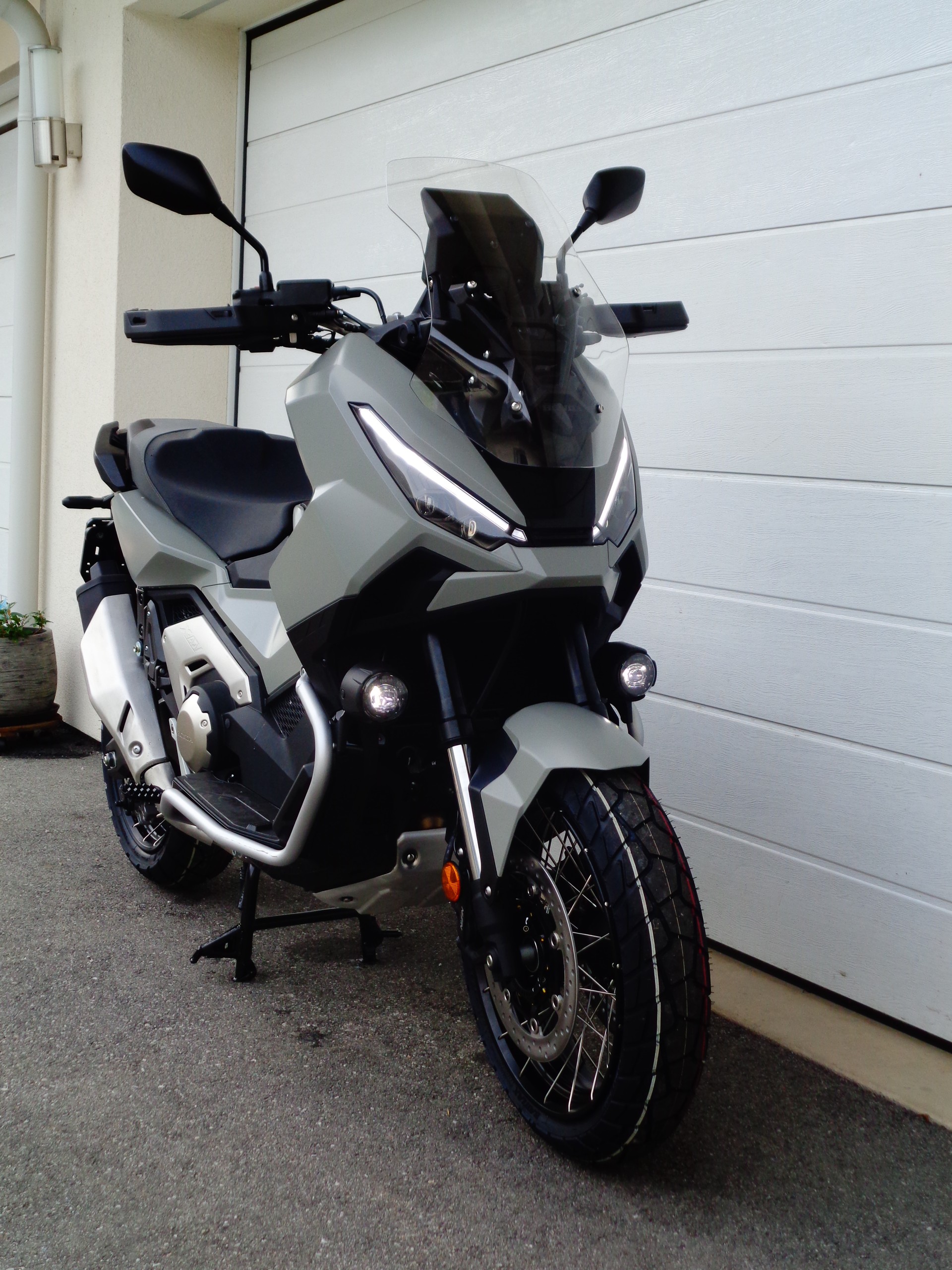 HONDA X-ADV 750-image-1