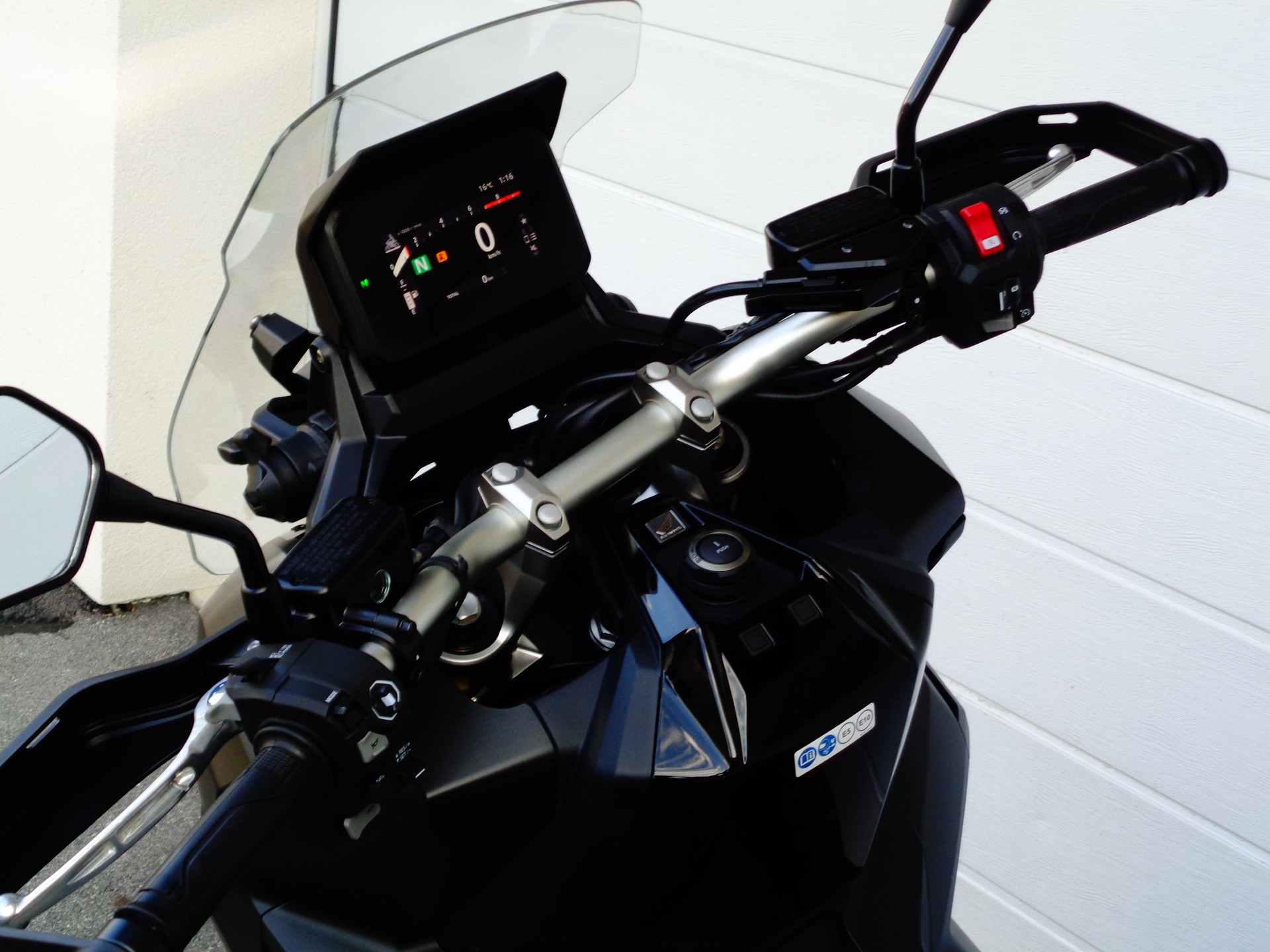 HONDA X-ADV 750 Special Editon 10th Anniversary-image-5