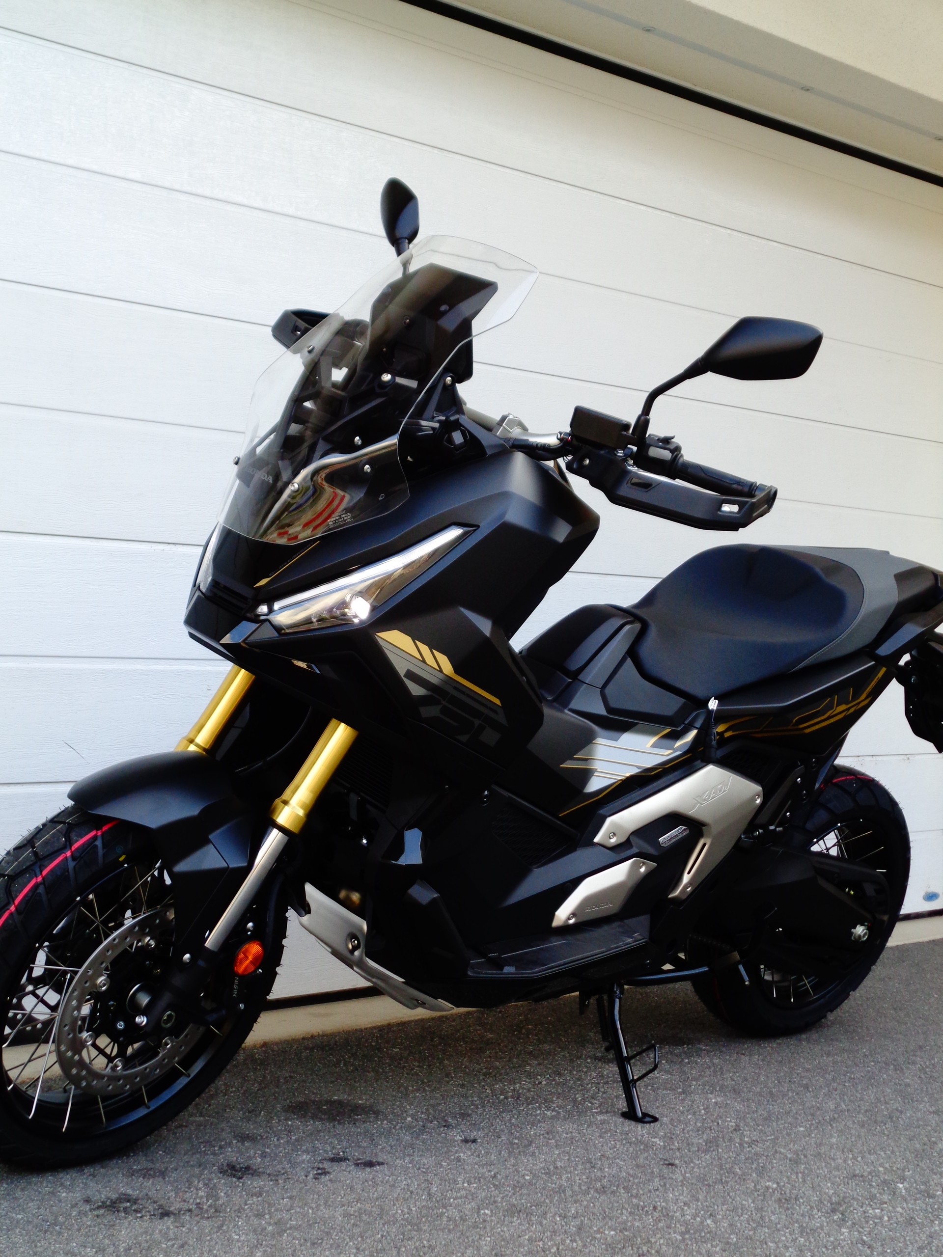 HONDA X-ADV 750 Special Editon 10th Anniversary-image-7