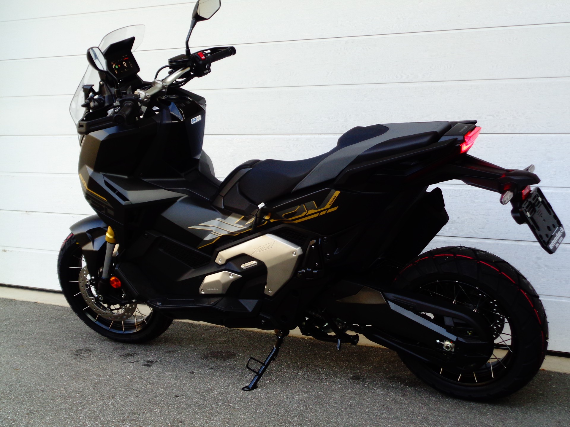 HONDA X-ADV 750 Special Editon 10th Anniversary-image-8