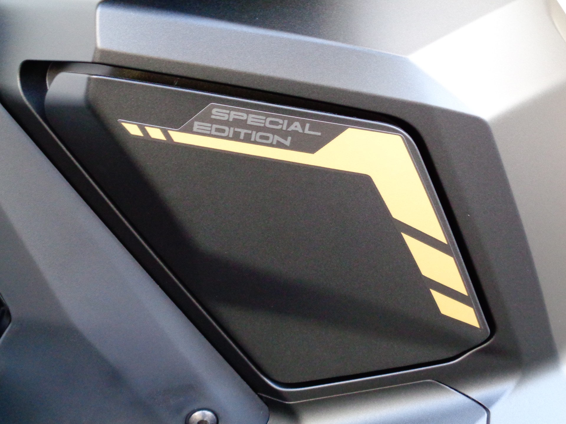 HONDA X-ADV 750 Special Editon 10th Anniversary-image-4