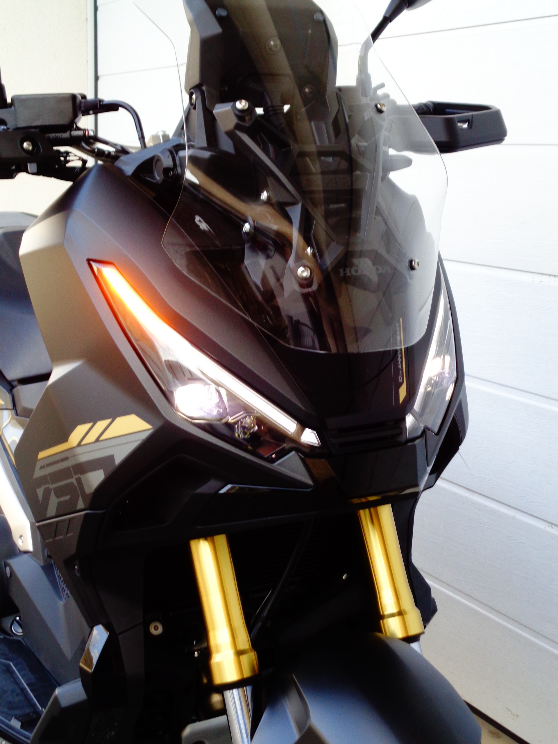 HONDA X-ADV 750 Special Editon 10th Anniversary-image-2