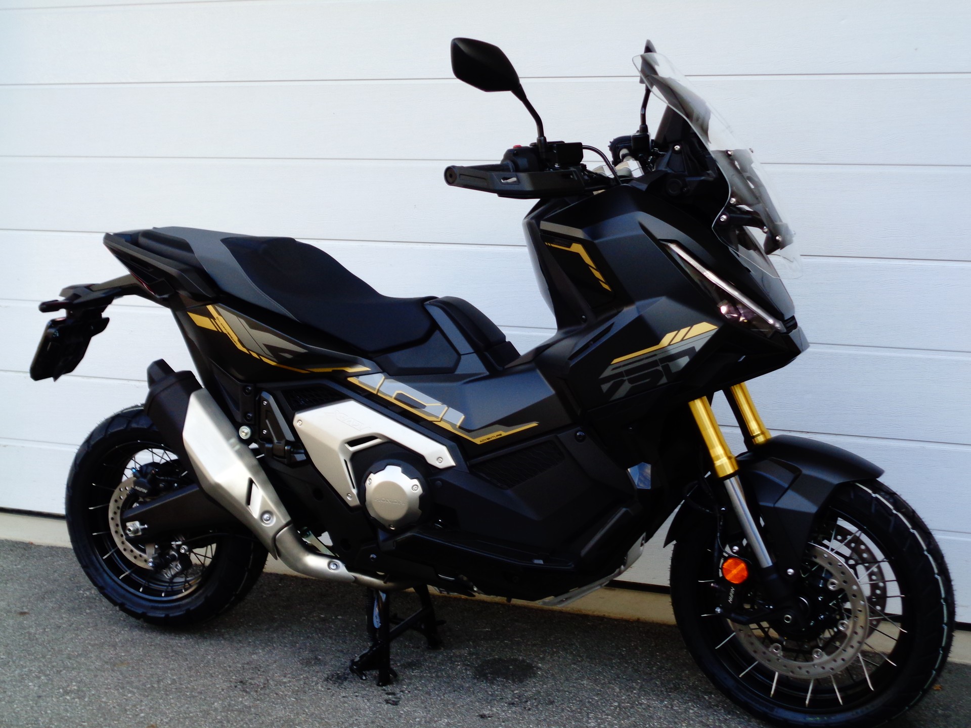 HONDA X-ADV 750 Special Editon 10th Anniversary-image-0