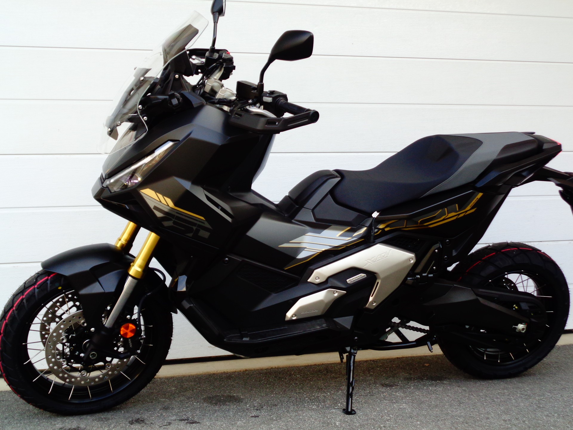 HONDA X-ADV 750 Special Editon 10th Anniversary-image-6