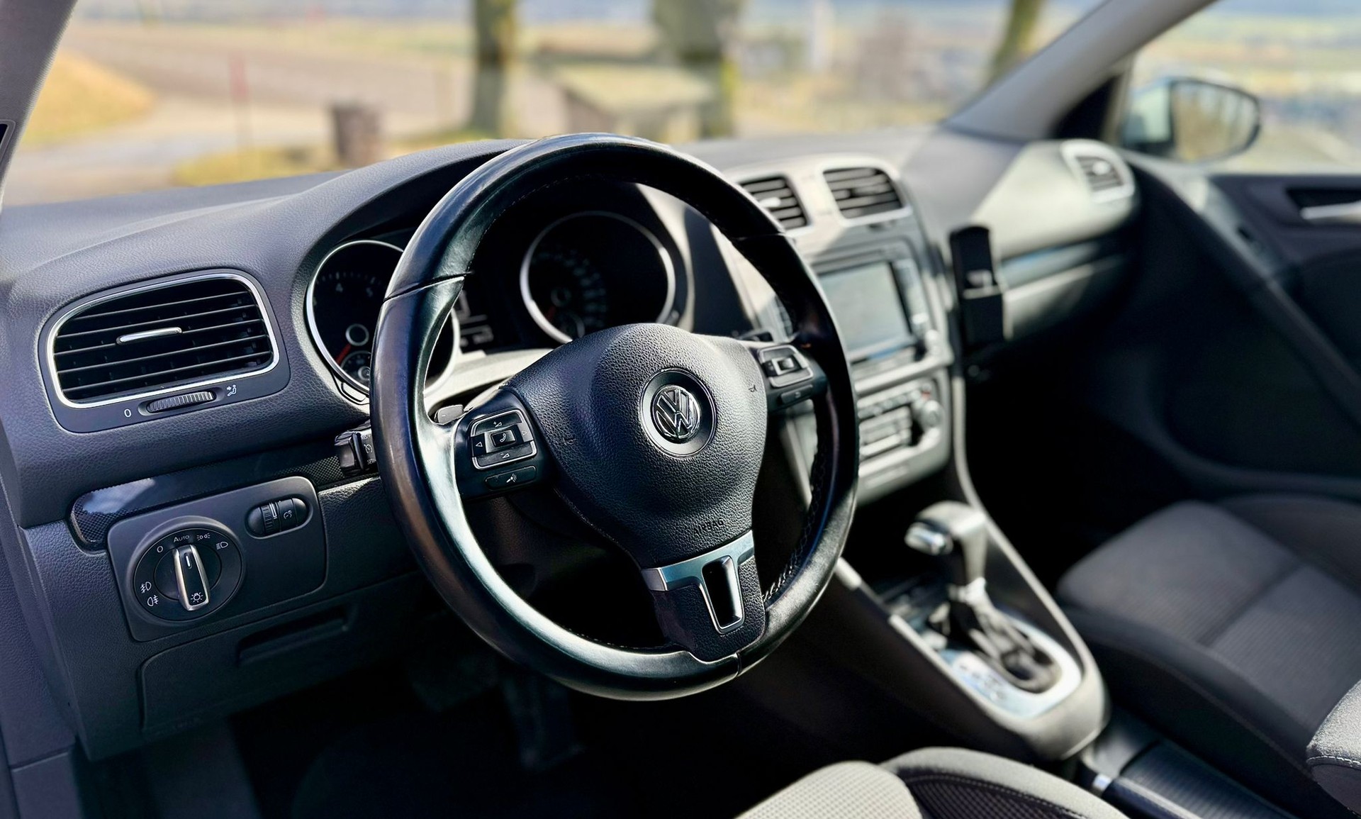 VW Golf 1.4 TSI Team DSG Sportpaket-image-22