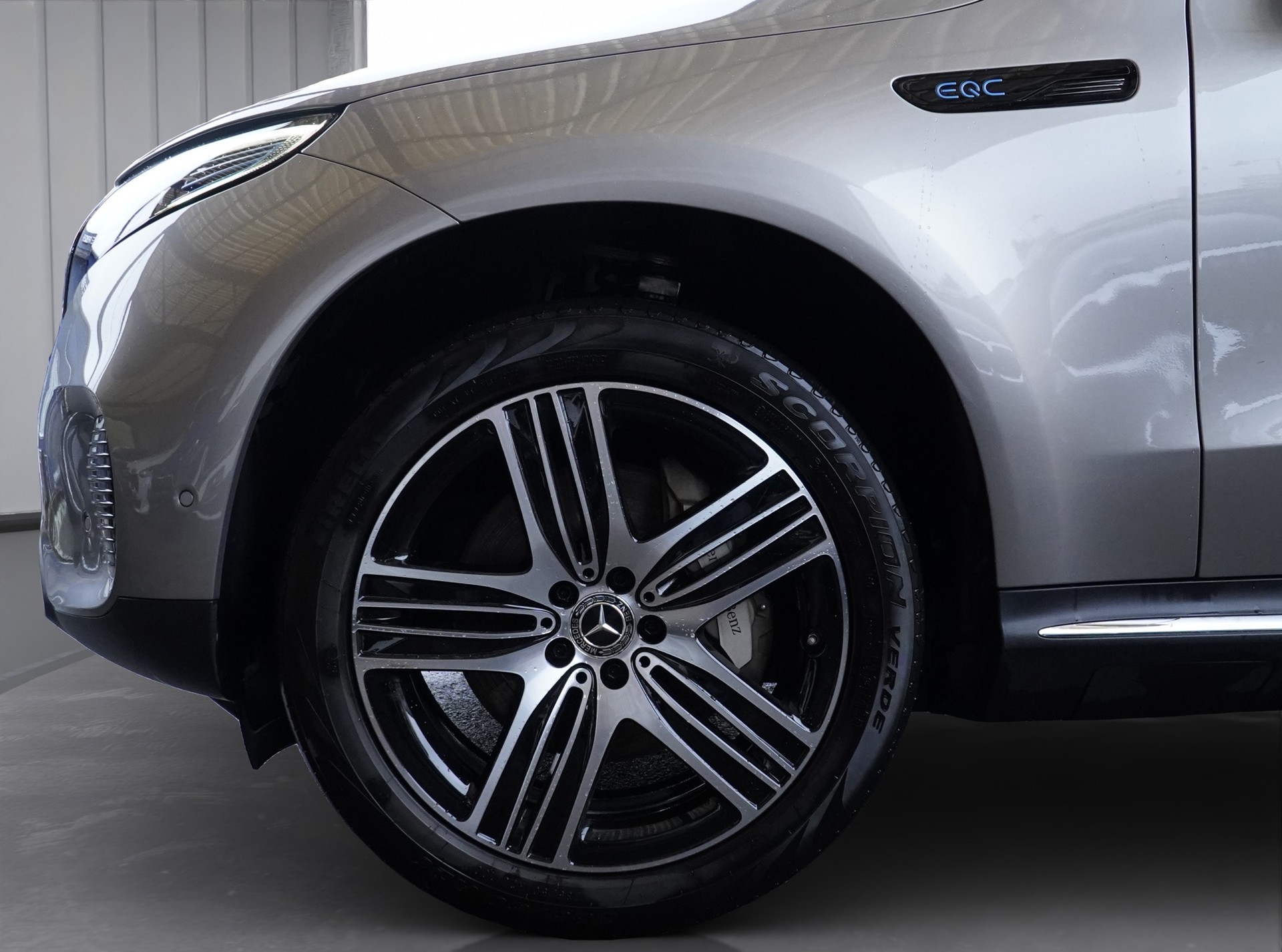 MERCEDES-BENZ EQC 400 4Matic EQ Star *CH Fahrzeug*-image-7