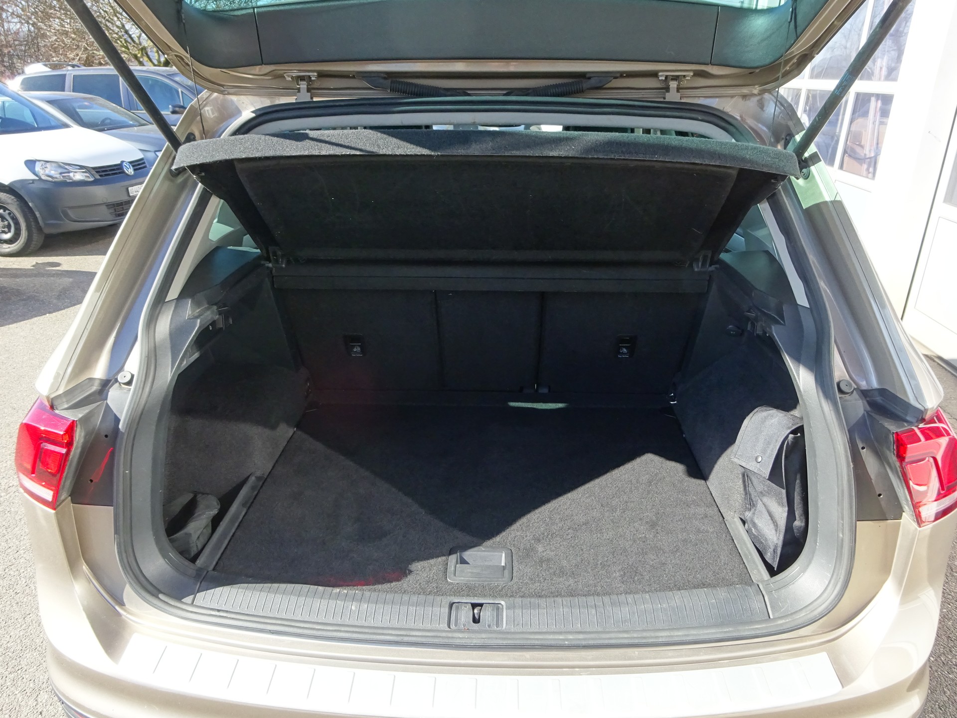 VW Tiguan 2.0 TDI SCR Sound 4Motion DSG-image-12