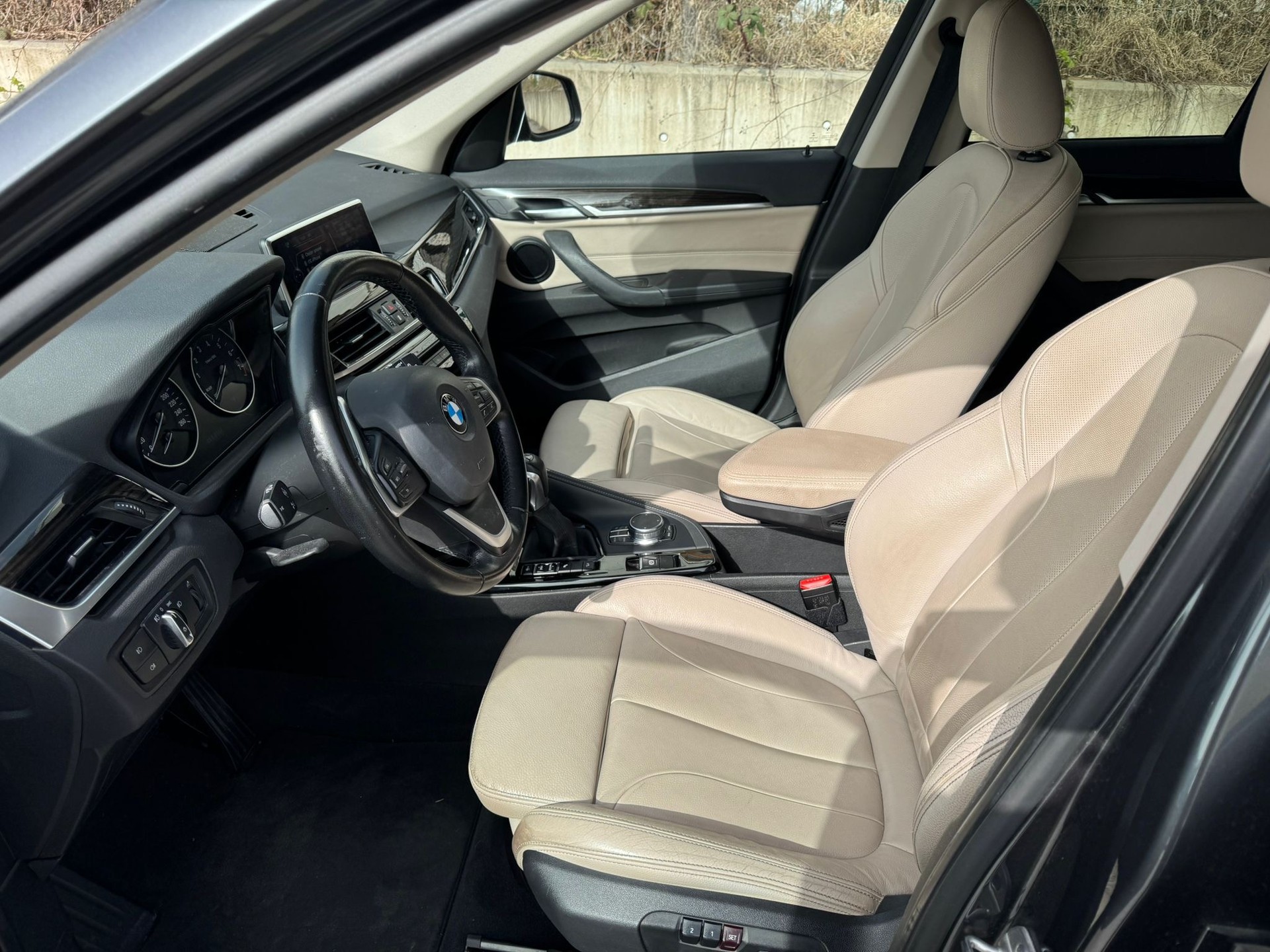 BMW X1 xDrive 20i Steptronic-image-6