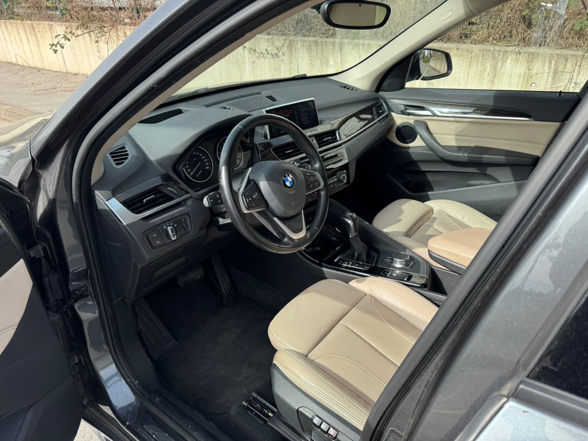 BMW X1 xDrive 20i Steptronic-image-7
