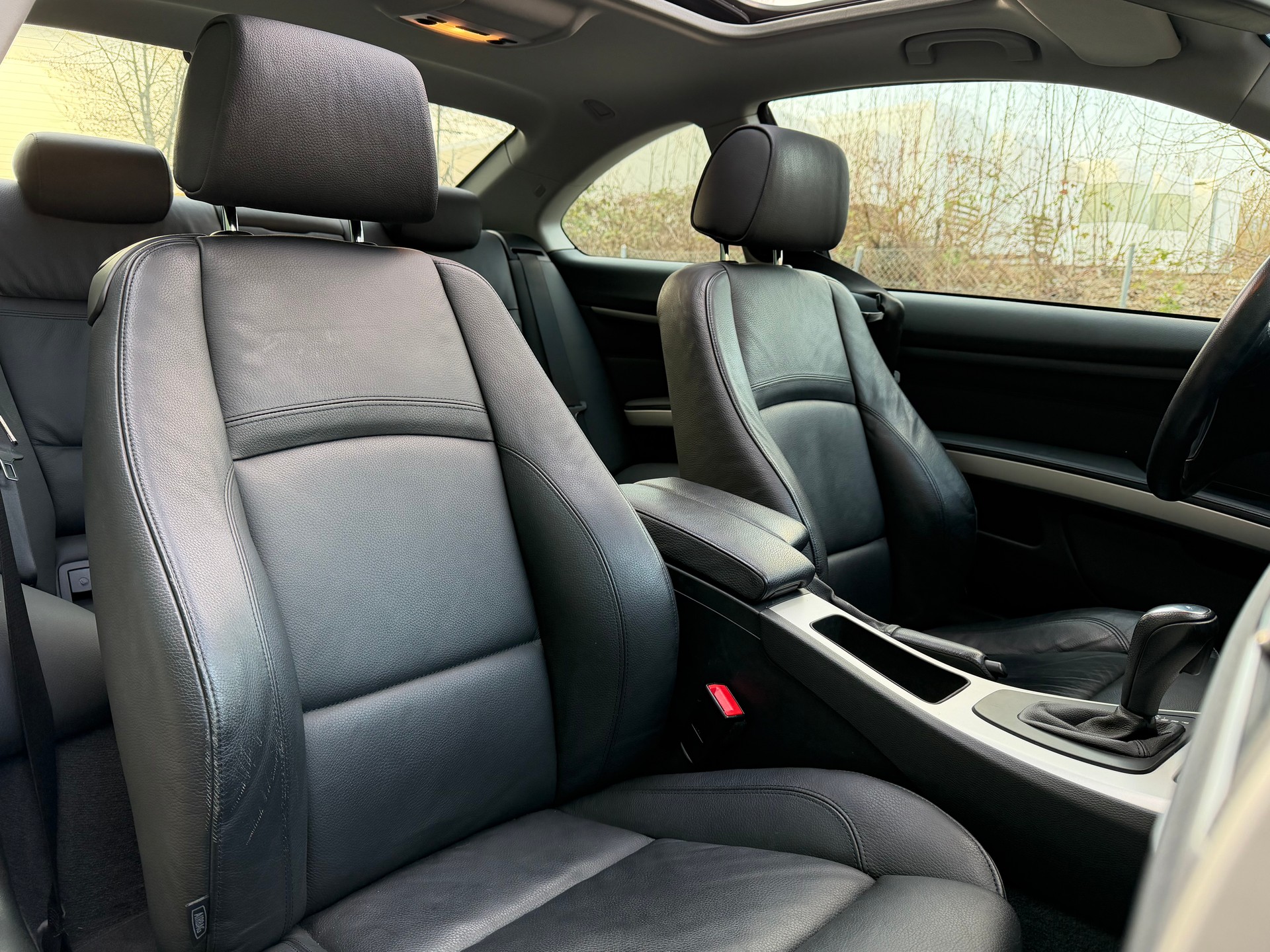 BMW 320i Coupé Steptronic-image-12