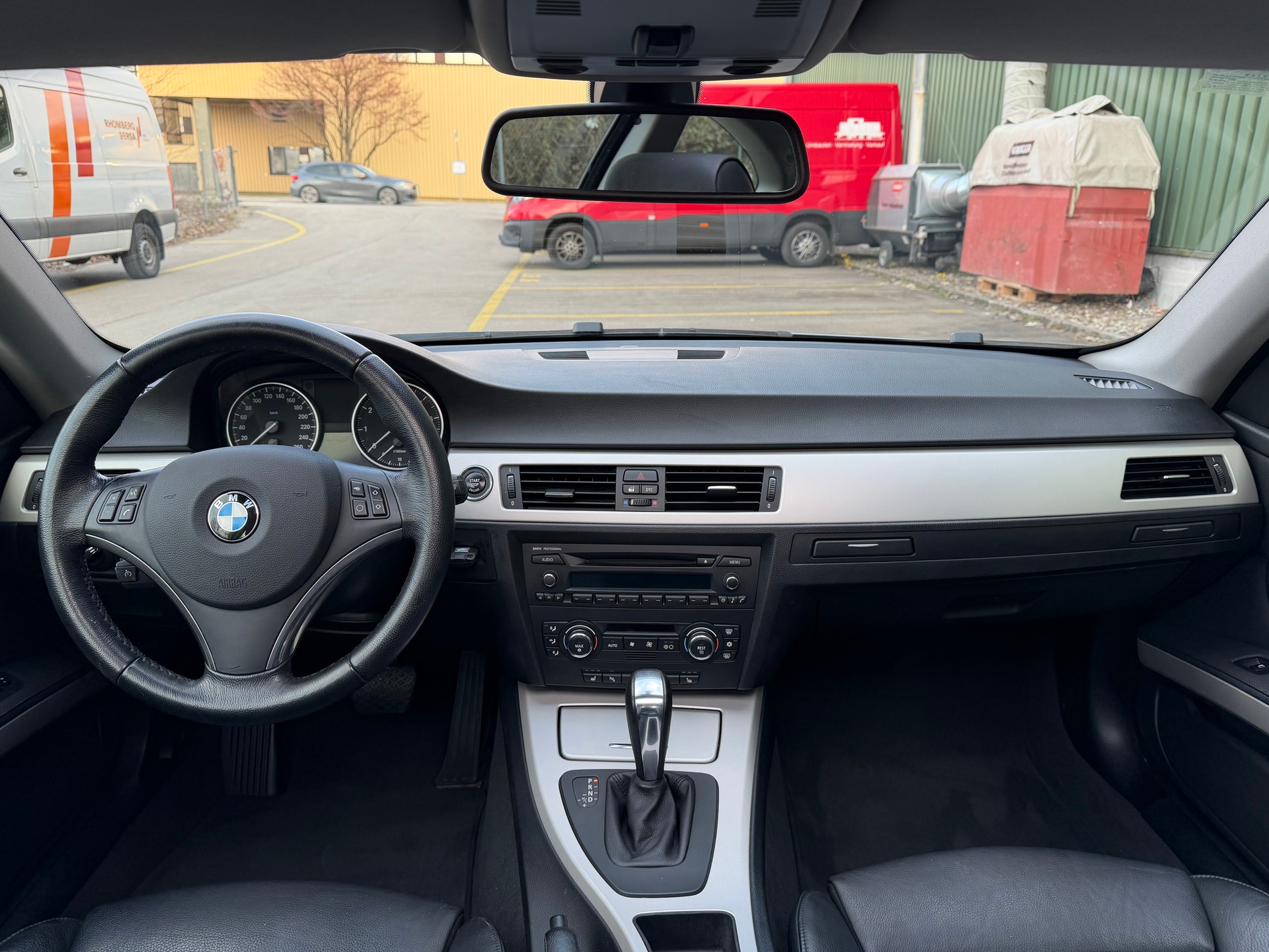 BMW 320i Coupé Steptronic-image-14
