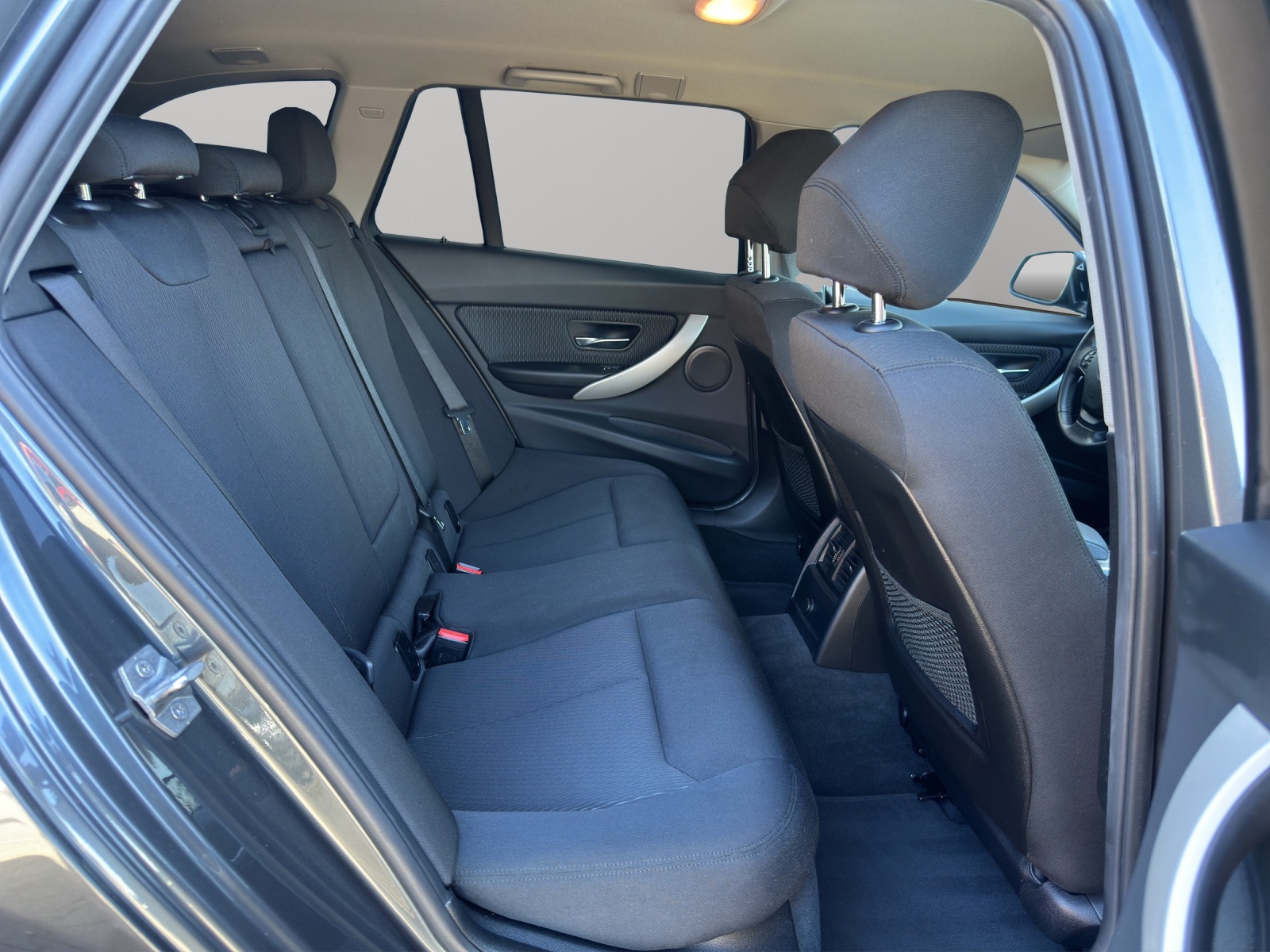 BMW 316d Touring Business Steptronic-image-12