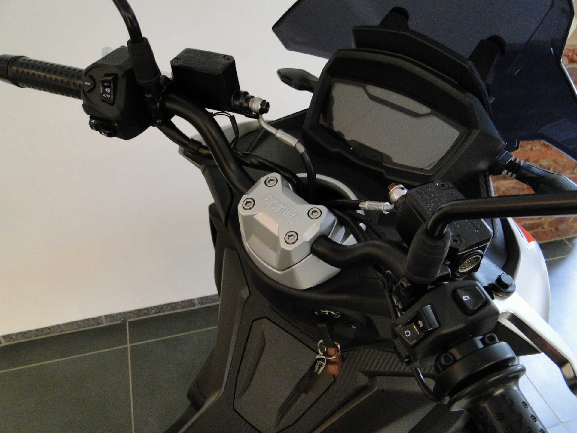 APRILIA SR GT 125 Sport-image-4
