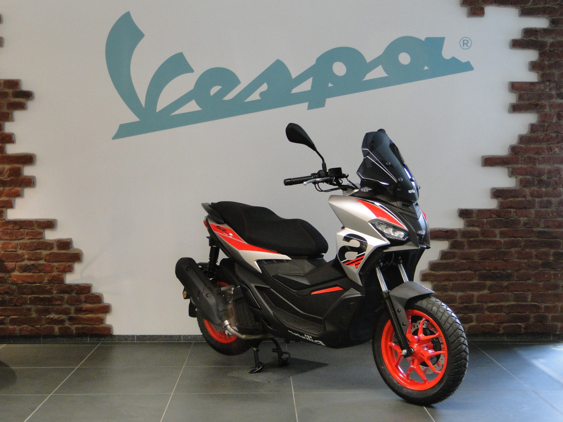 APRILIA SR GT 125 Sport-showroom-element-1