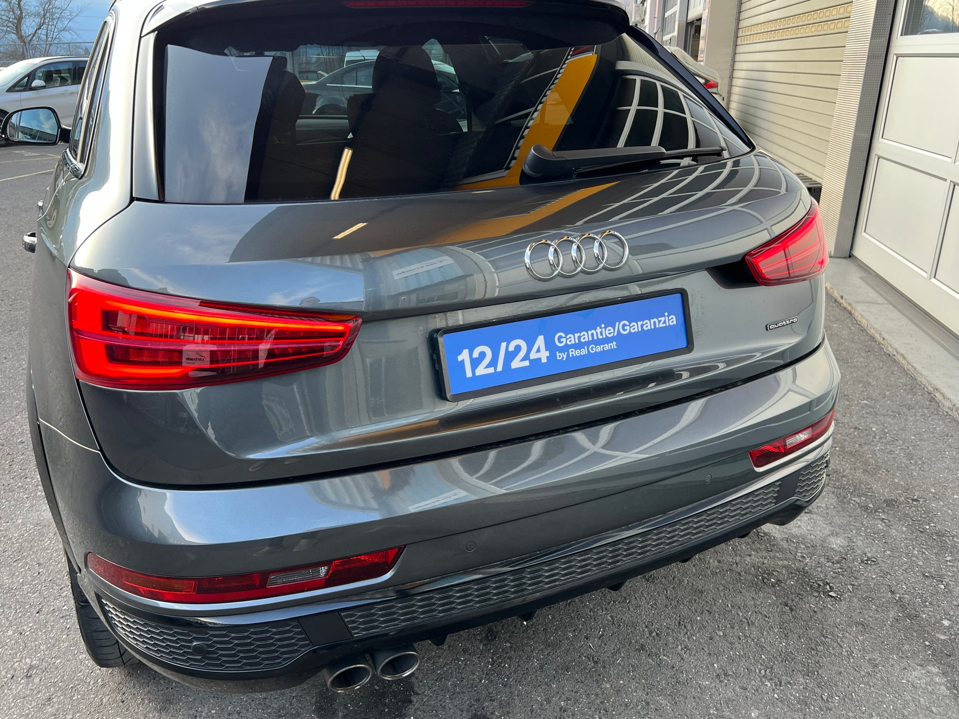 AUDI Q3 2.0 TDI sport S-Line 4x4 S-tronic *** Navigation * Teilleder * AHK 2000 kg. * frisch ab MFK * 1 Jahr Garantie möglich **-showroom-element-3