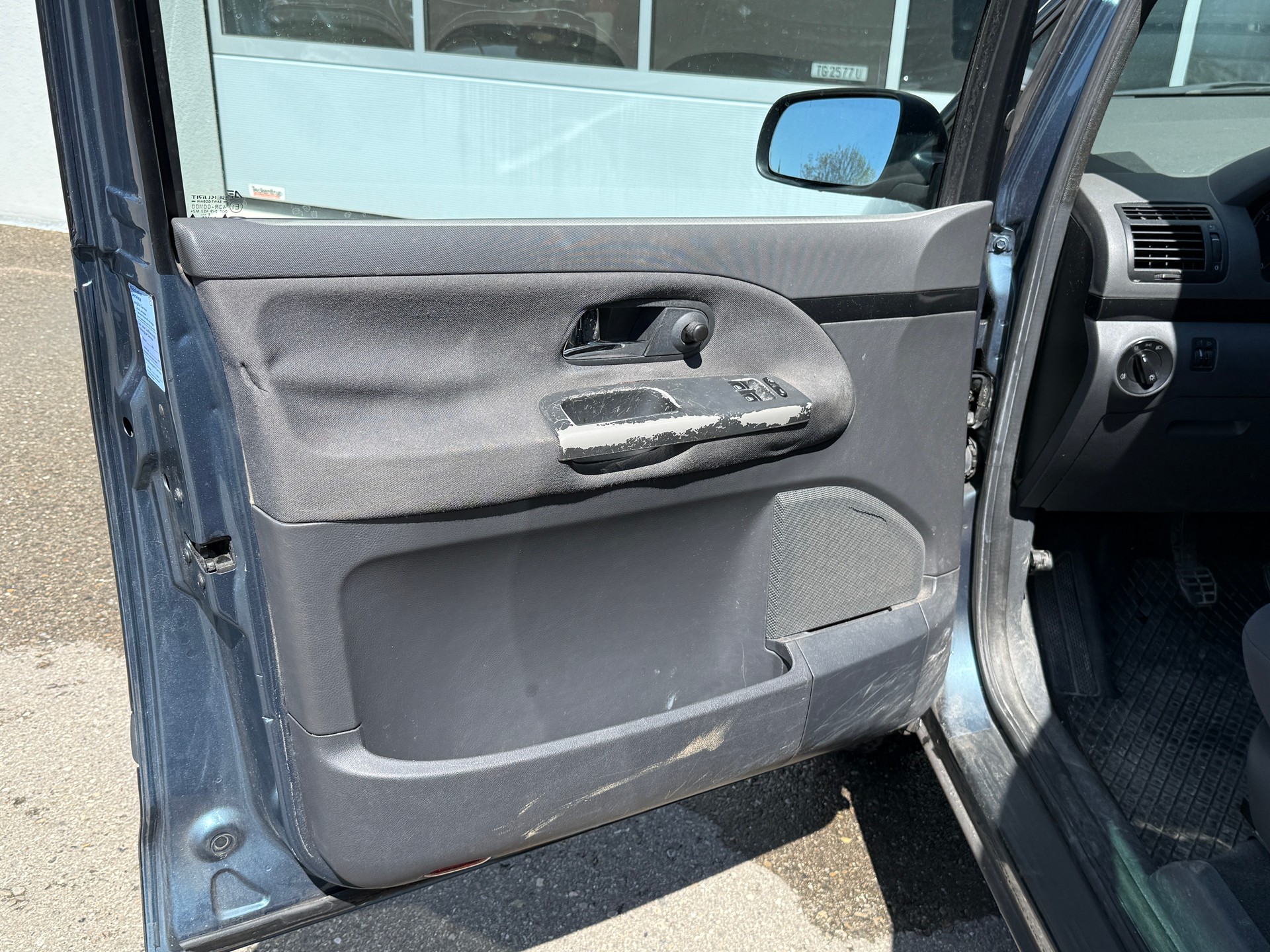 VW Sharan 1.9 TDI 7-Plätzer-image-11