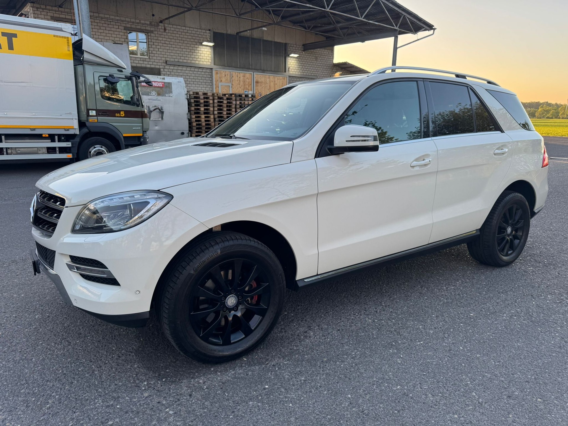 MERCEDES-BENZ ML 250 BlueTEC Edition 4Matic 7G-Tronic-showroom-element-3