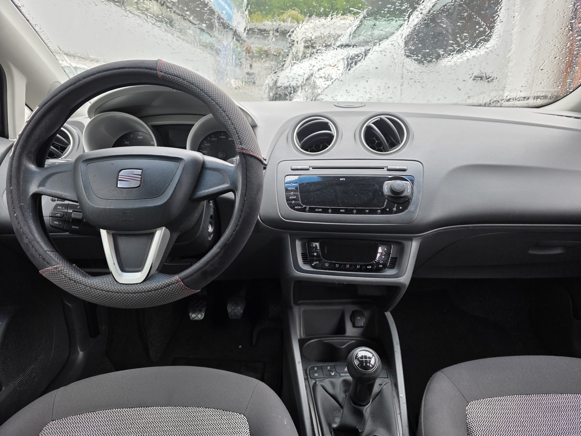 SEAT Ibiza SC 1.6 TDI Sport-image-10