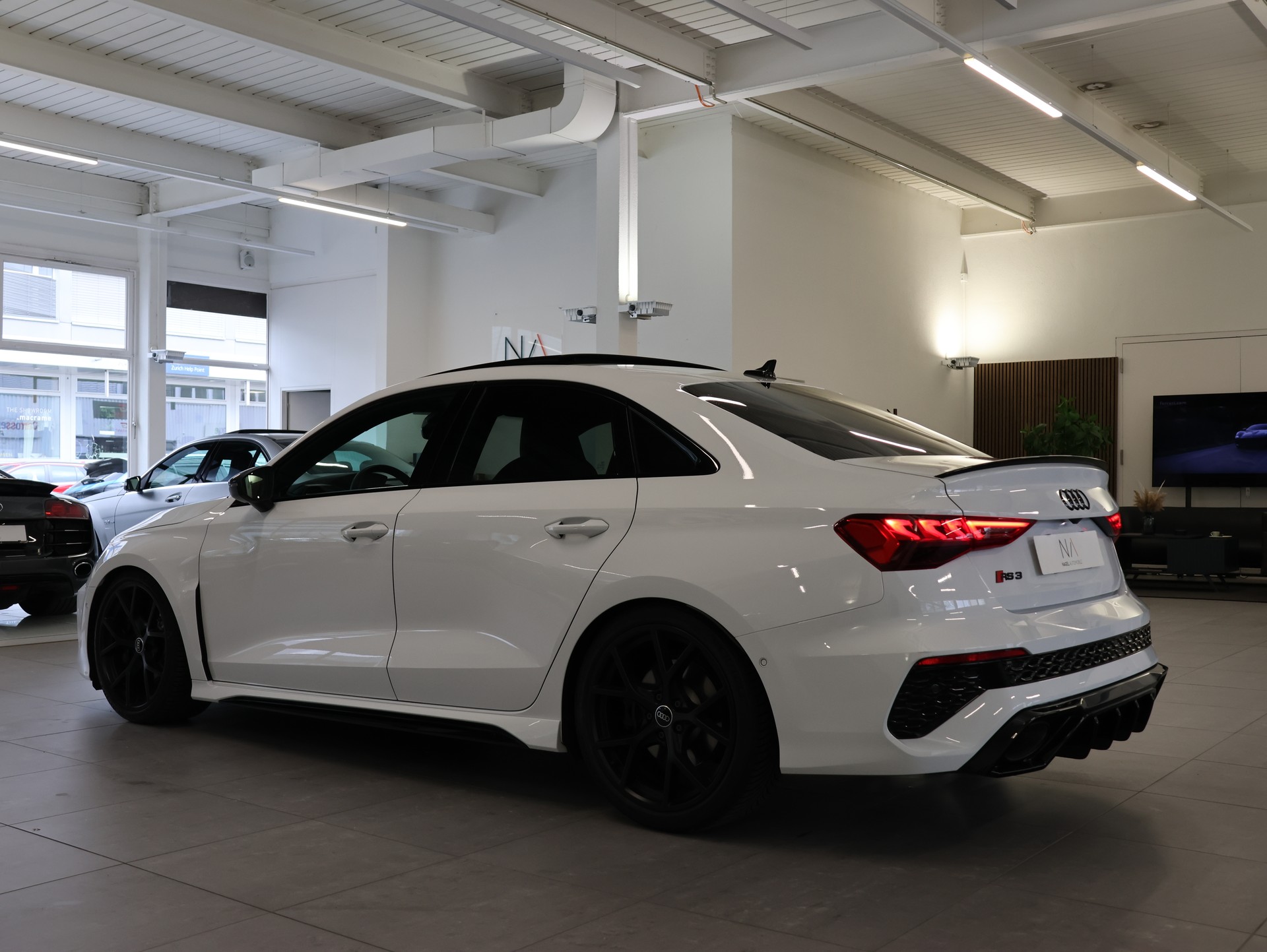 AUDI RS3 Limousine 2.5 TSI quattro S-tronic *Panorama*Matrix-LED*Ambientebeleuchtung*-image-4