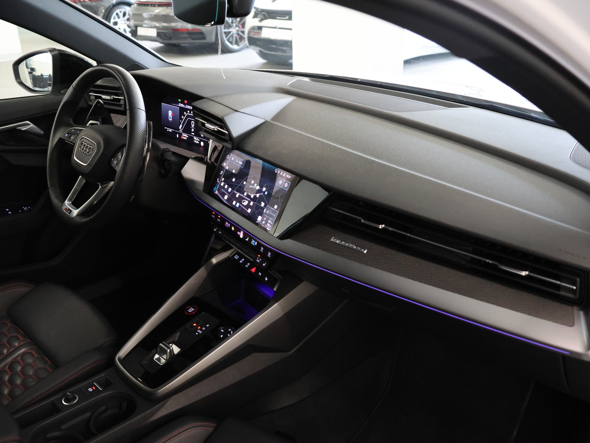 AUDI RS3 Limousine 2.5 TSI quattro S-tronic *Panorama*Matrix-LED*Ambientebeleuchtung*-image-16