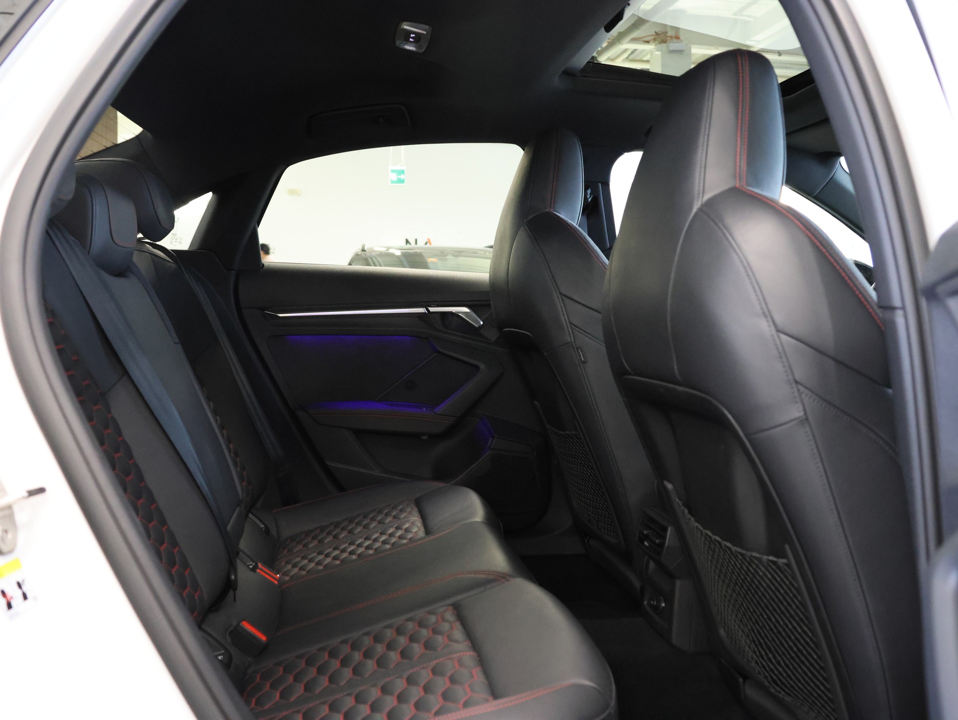 AUDI RS3 Limousine 2.5 TSI quattro S-tronic *Panorama*Matrix-LED*Ambientebeleuchtung*-image-15