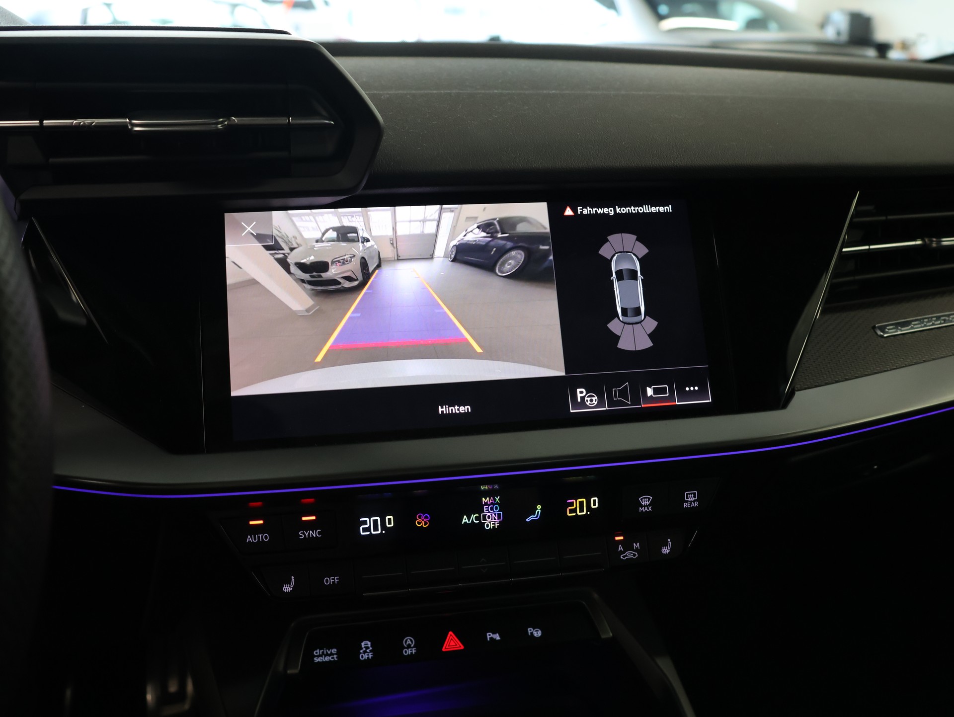 AUDI RS3 Limousine 2.5 TSI quattro S-tronic *Panorama*Matrix-LED*Ambientebeleuchtung*-image-19