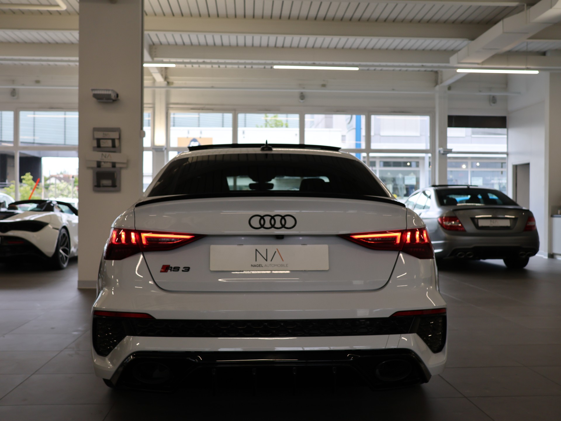 AUDI RS3 Limousine 2.5 TSI quattro S-tronic *Panorama*Matrix-LED*Ambientebeleuchtung*-image-5