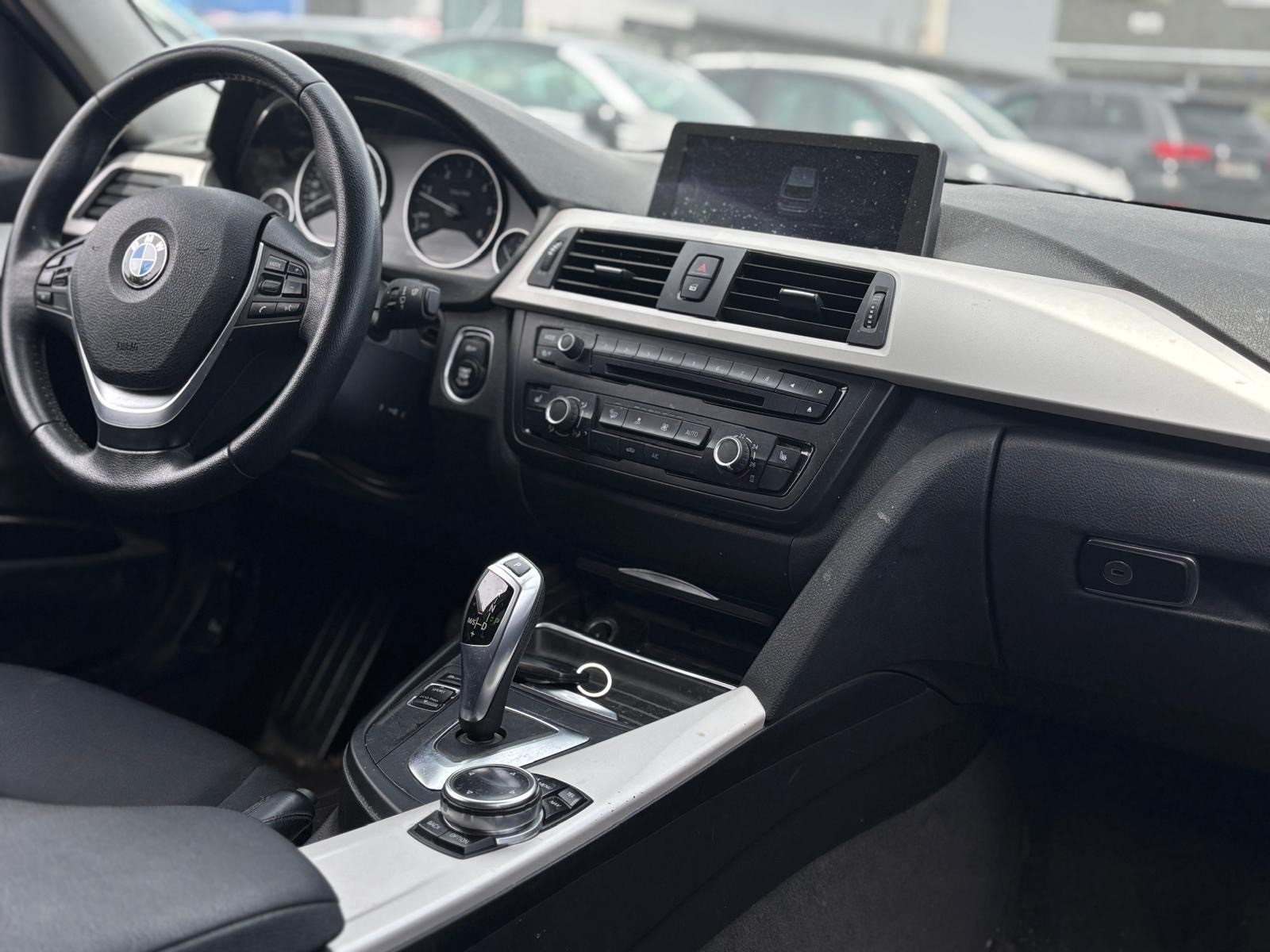 BMW 320d xDrive Touring Sport Line Steptronic-image-5