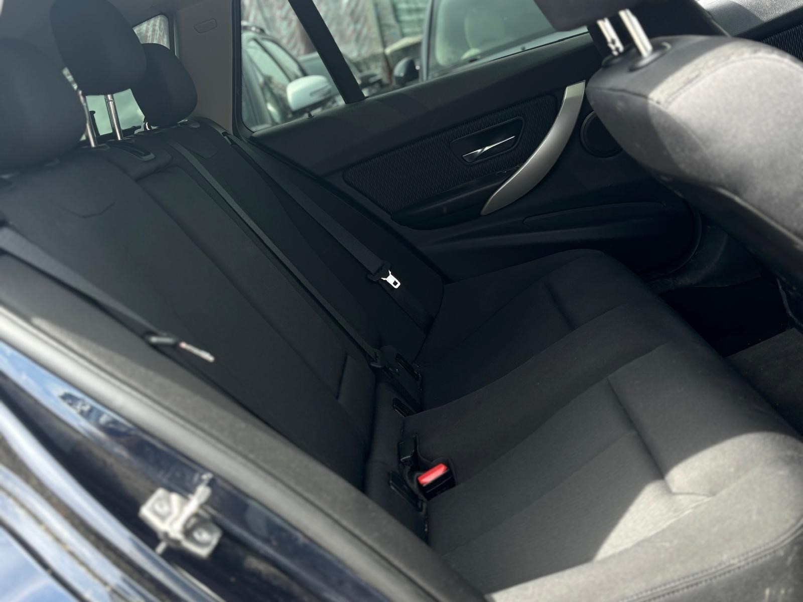 BMW 320d xDrive Touring Sport Line Steptronic-image-7