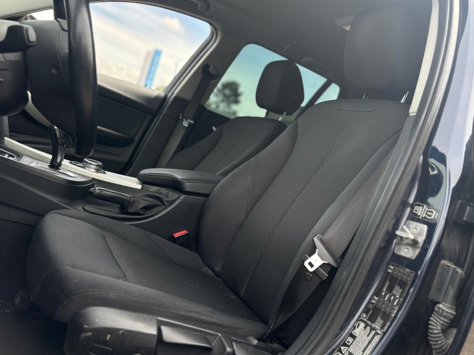 BMW 320d xDrive Touring Sport Line Steptronic-image-6