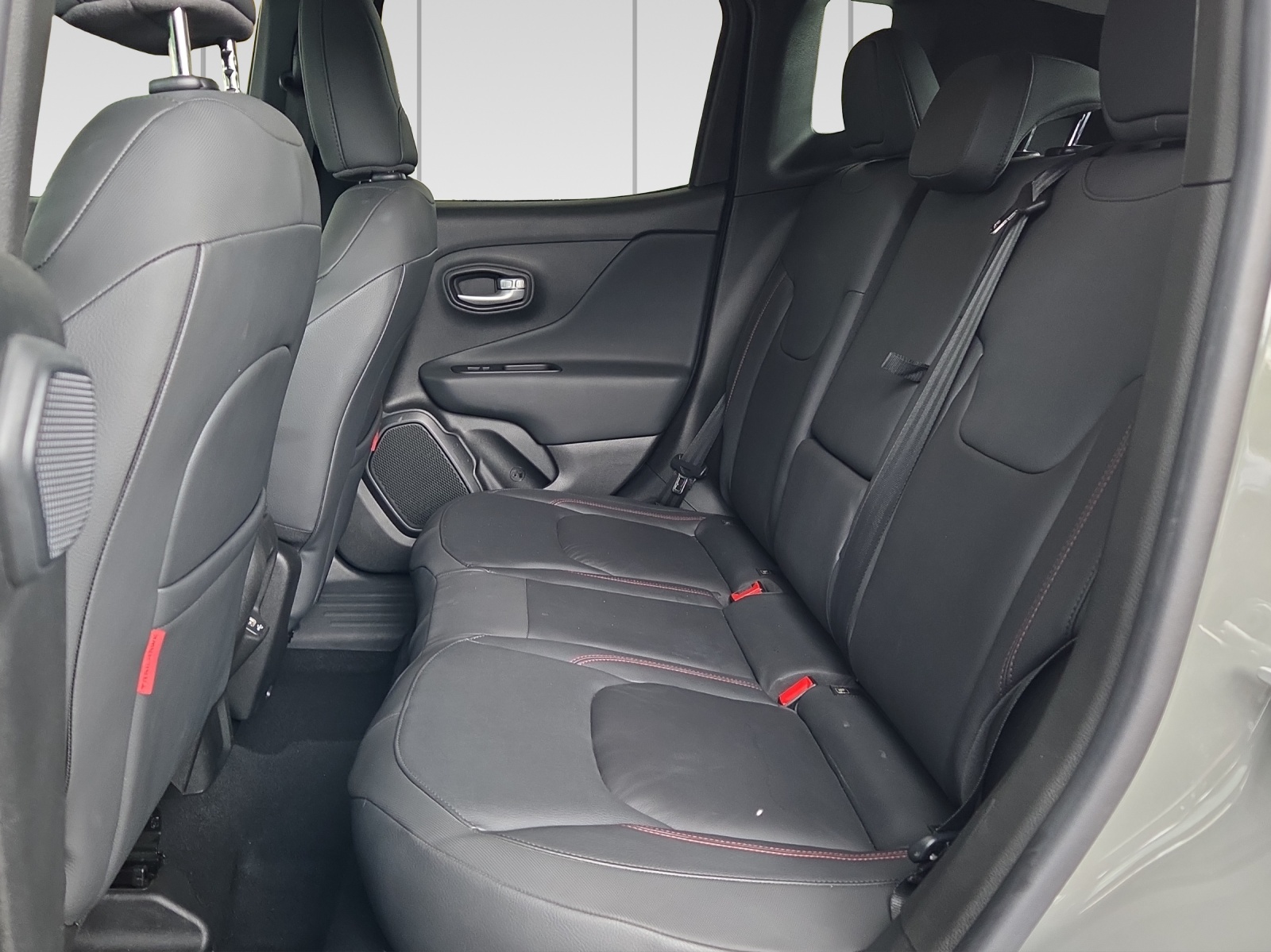 JEEP Renegade 1.3 T PHEV Trailhawk AWD-image-9