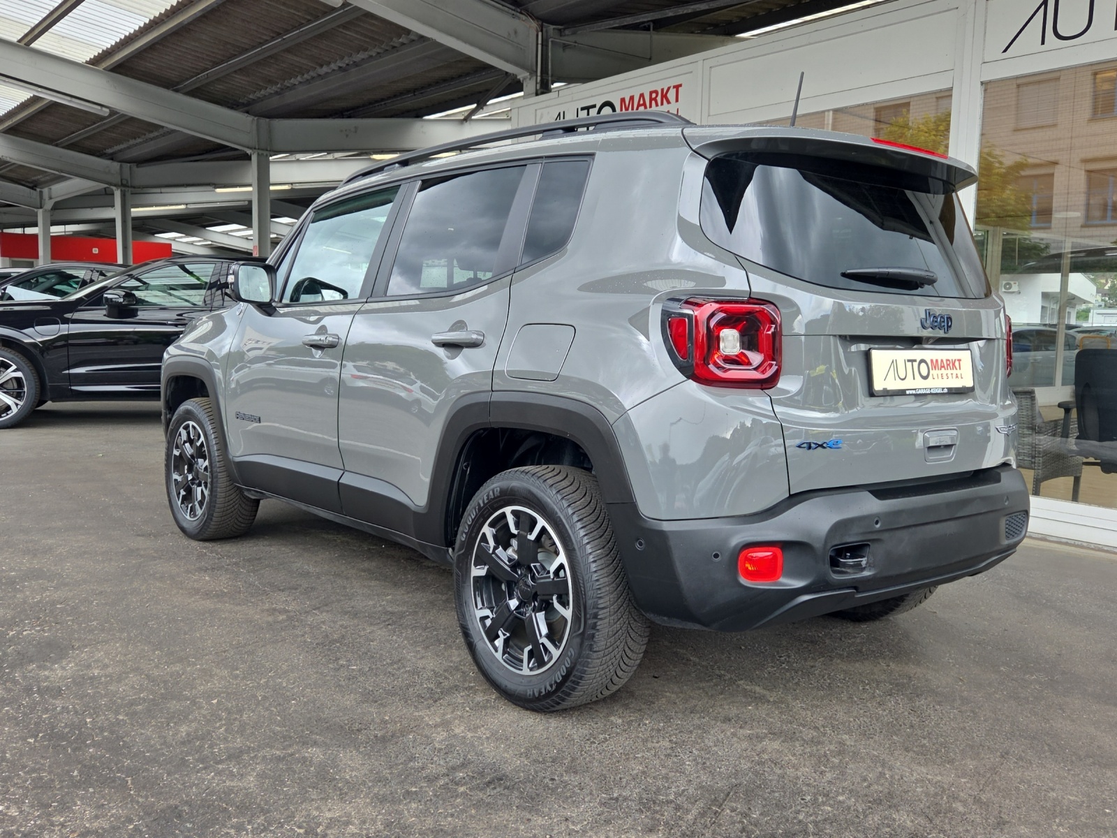 JEEP Renegade 1.3 T PHEV Trailhawk AWD-showroom-element-2